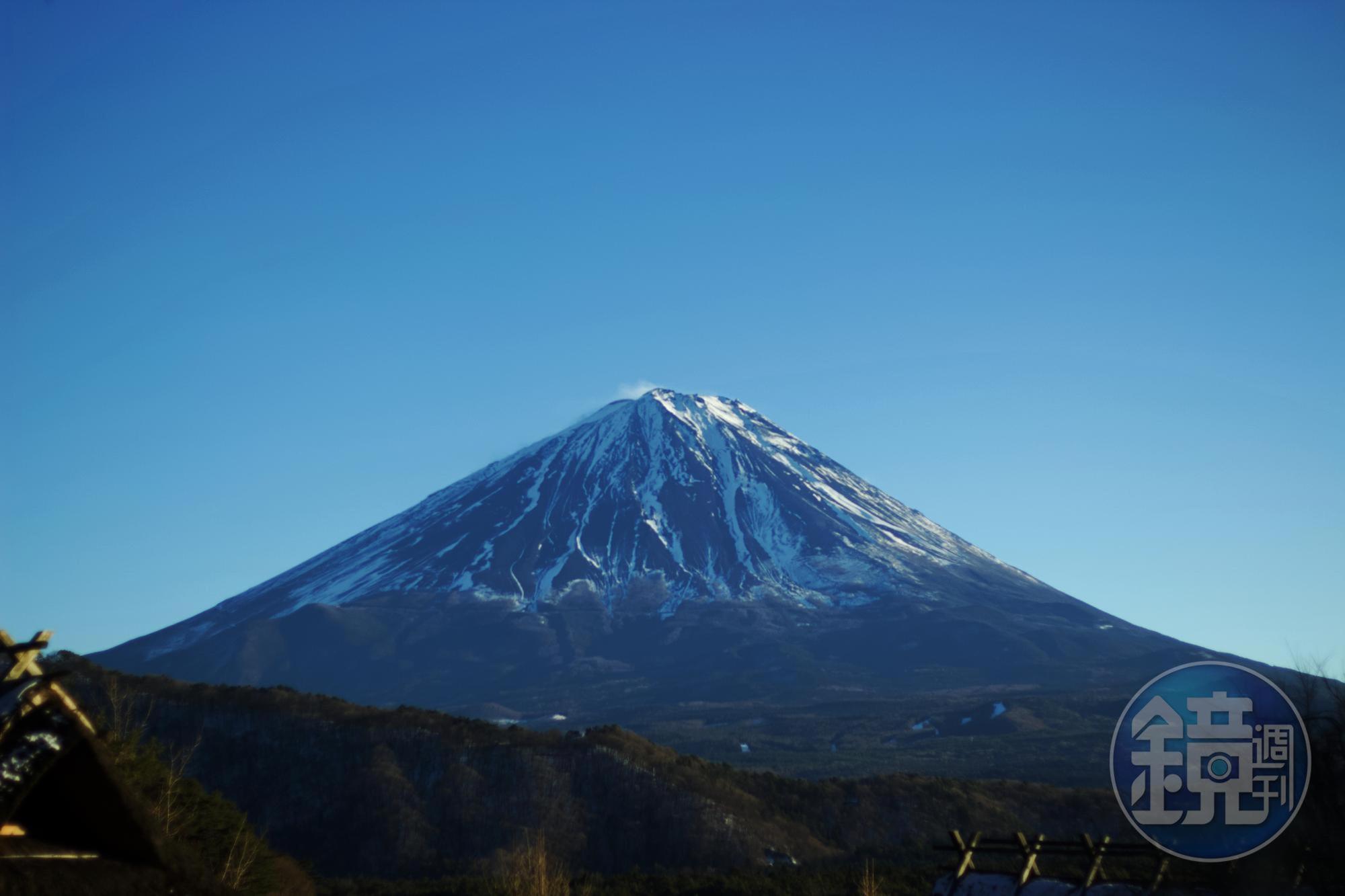 如果上一張富士山太小了，這裡有特寫。