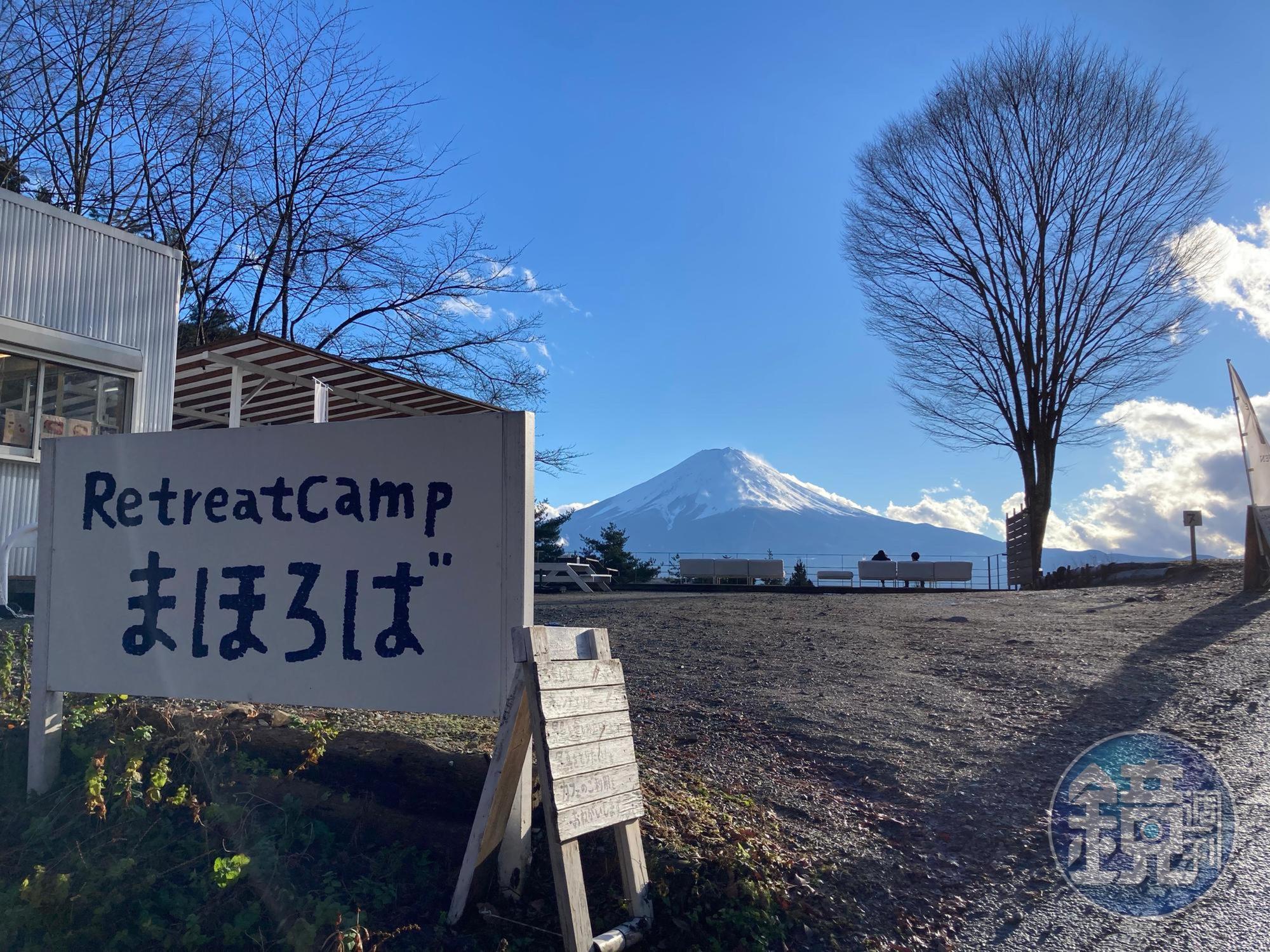 在前往天空鳥居的路上，會先經過露營場「リトリートキャンプ まほろば」，景色一絕。