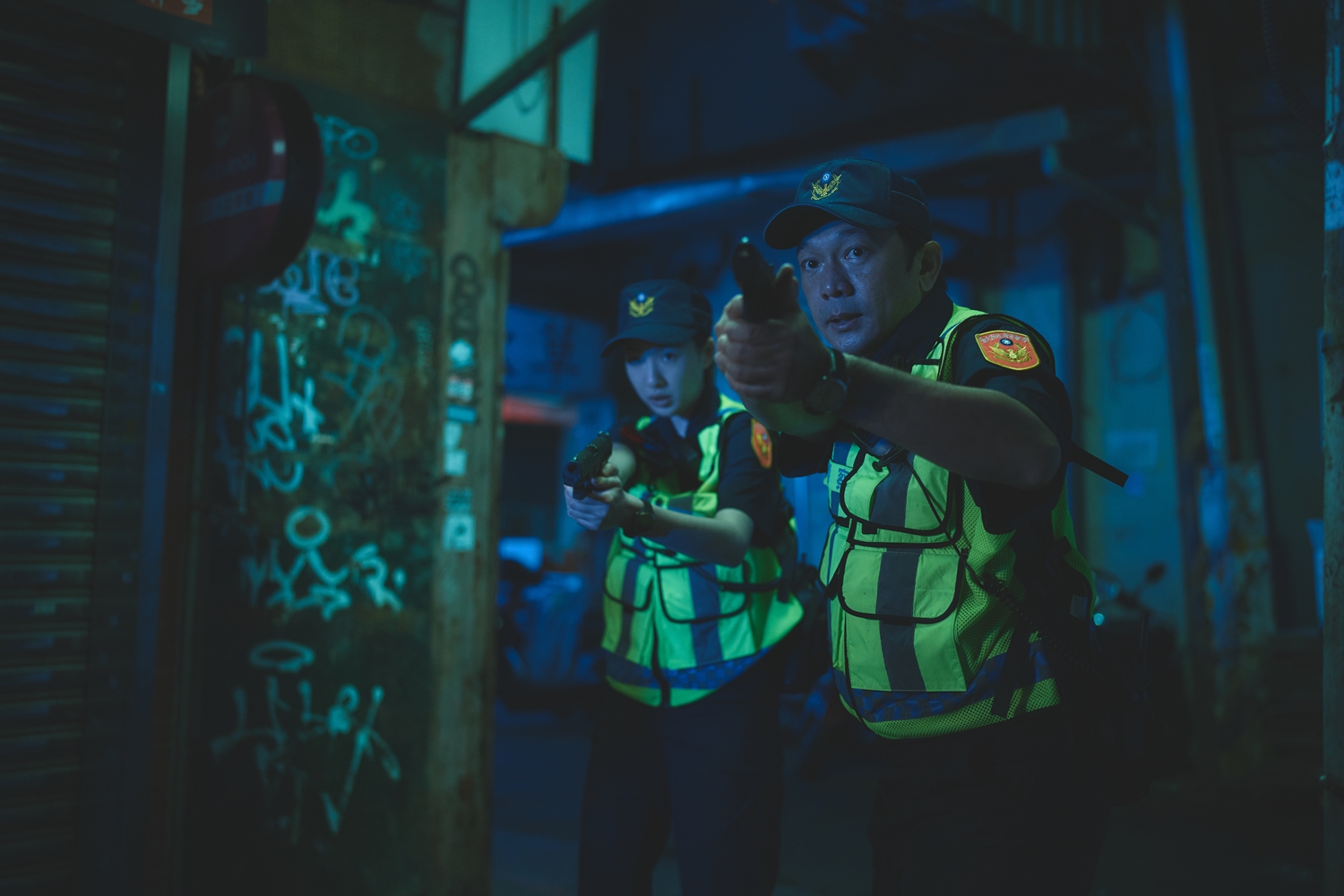 曾獲金馬新導演獎的黃信堯演出警察，力挺柯震東。（禾豐九路提供）