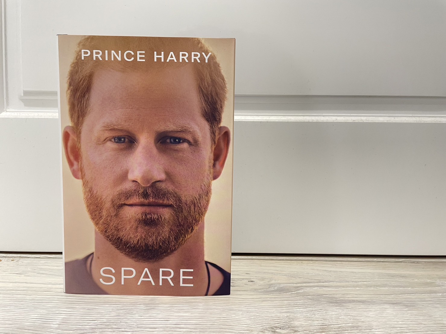 哈利王子回憶錄《Spare》內容充滿爭議。