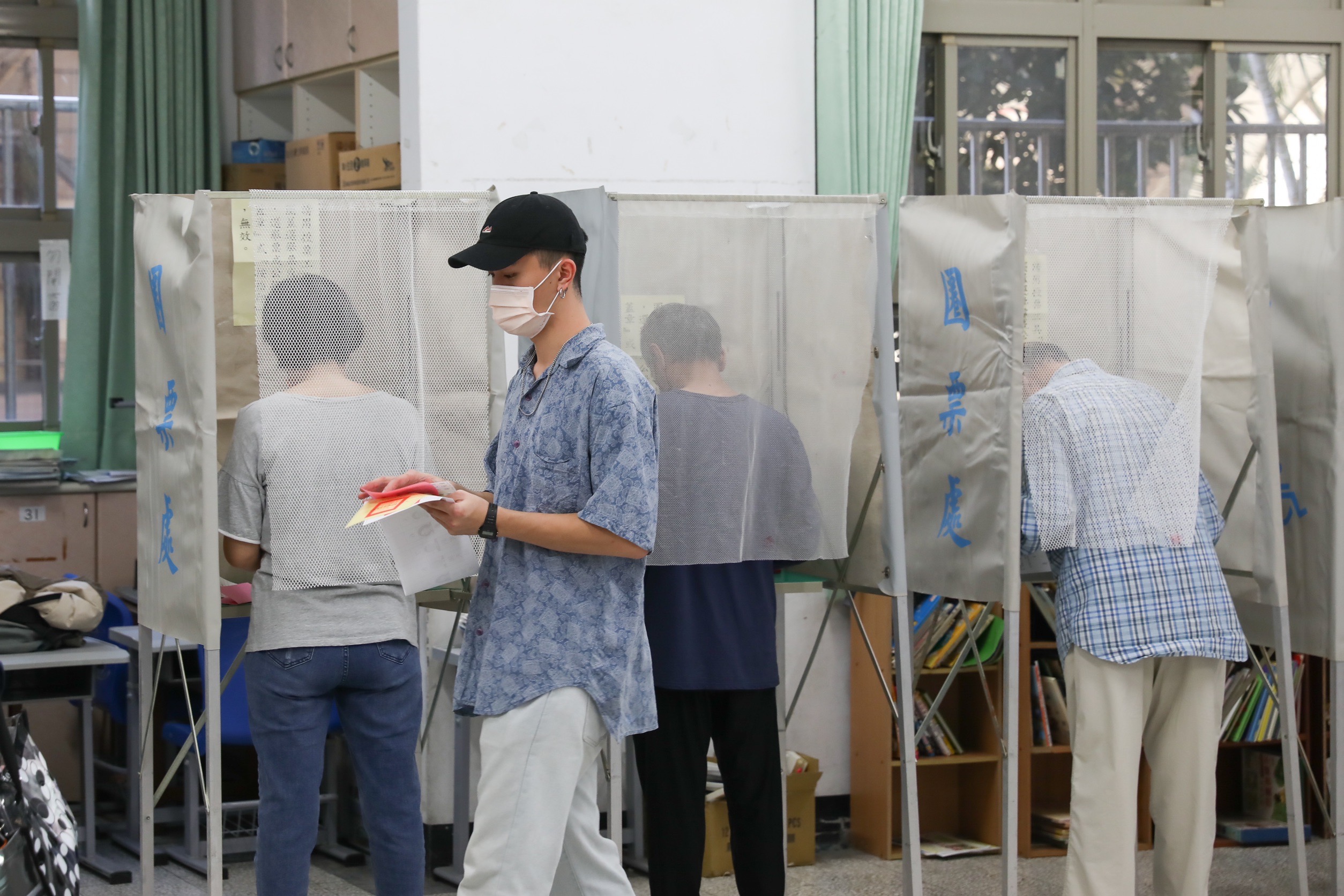 去年11月26日的九合一地方大選才落幕,卻傳出有當選人在就職第一天就提出辭職。(本刊資料照)