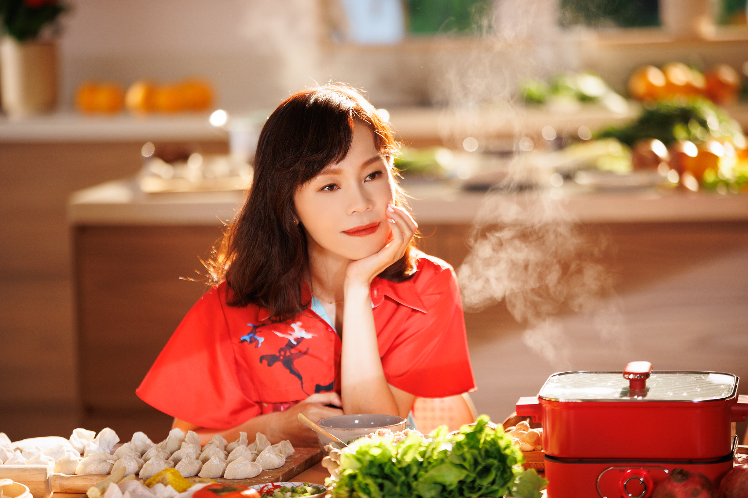 金曲歌后彭佳慧挑戰台語歌，演唱賀歲片《詐團圓》主題曲〈一家伙仔〉MV 已上架。（索尼音樂提供）