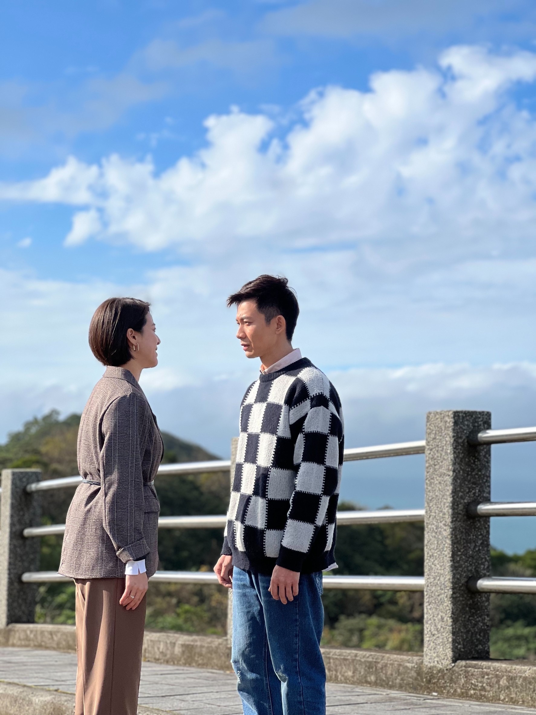 曾子益《市井豪門》使壞，為了跟千金女在一起，設局帶蘇晏霈到山上製造車禍。（民視提供）