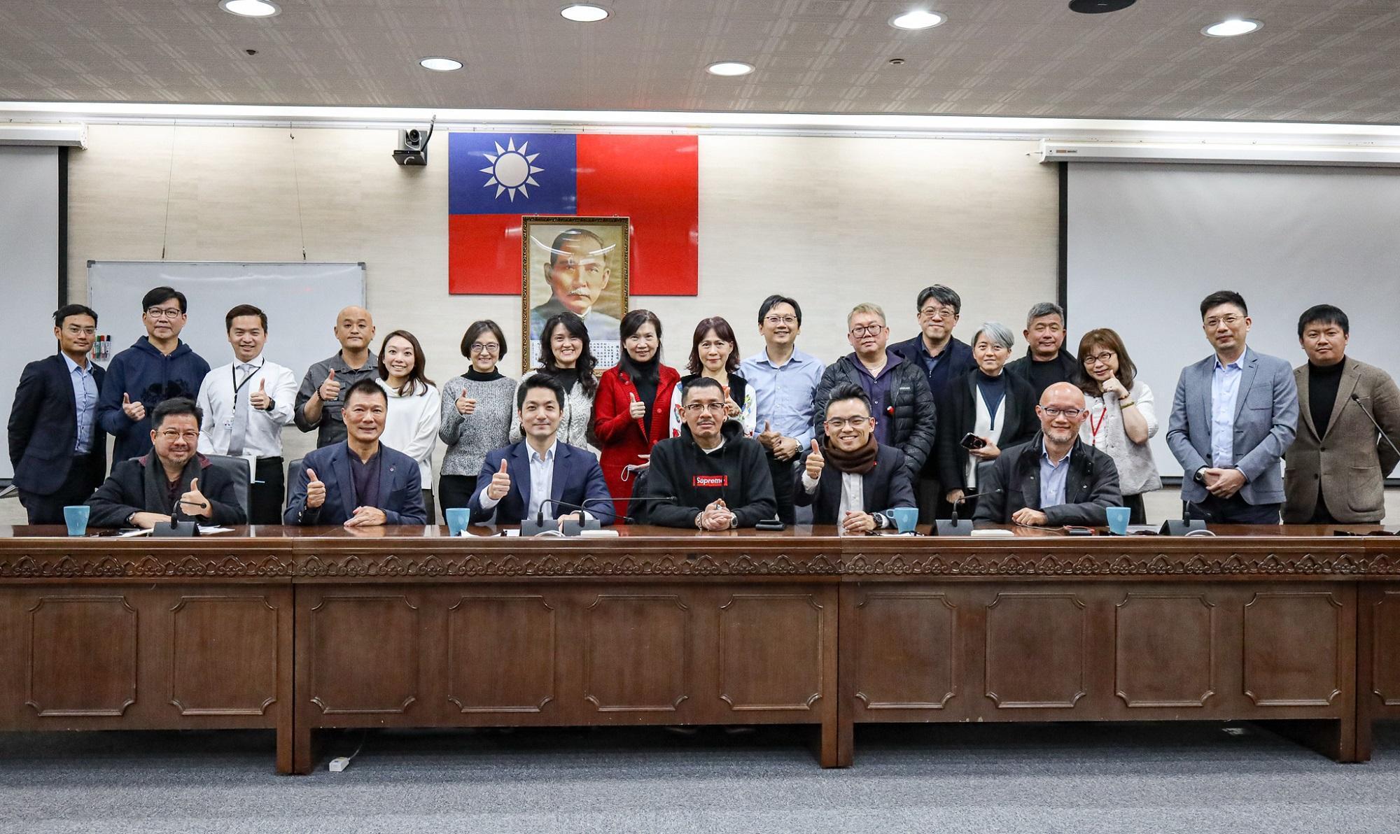 NMEA理事長蔡嘉駿(前排左四)昨與會員共同拜會台北市長蔣萬安(前排左三)、文化局長蔡詩萍(前排左二)。(NMEA提供)
