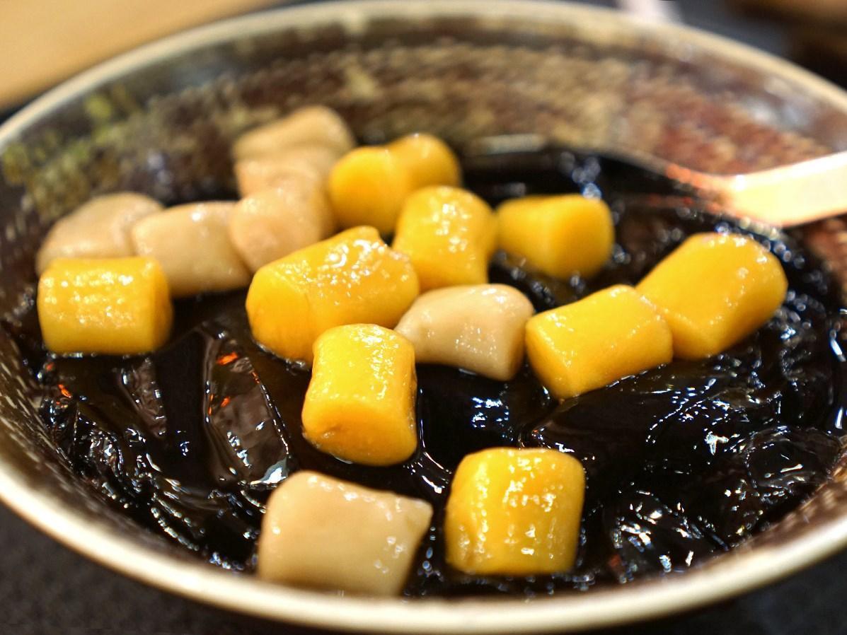 網路傳言「嫩精」恐會致癌，食藥署對此科普其成分並闢謠。（翻攝自食藥好文網）