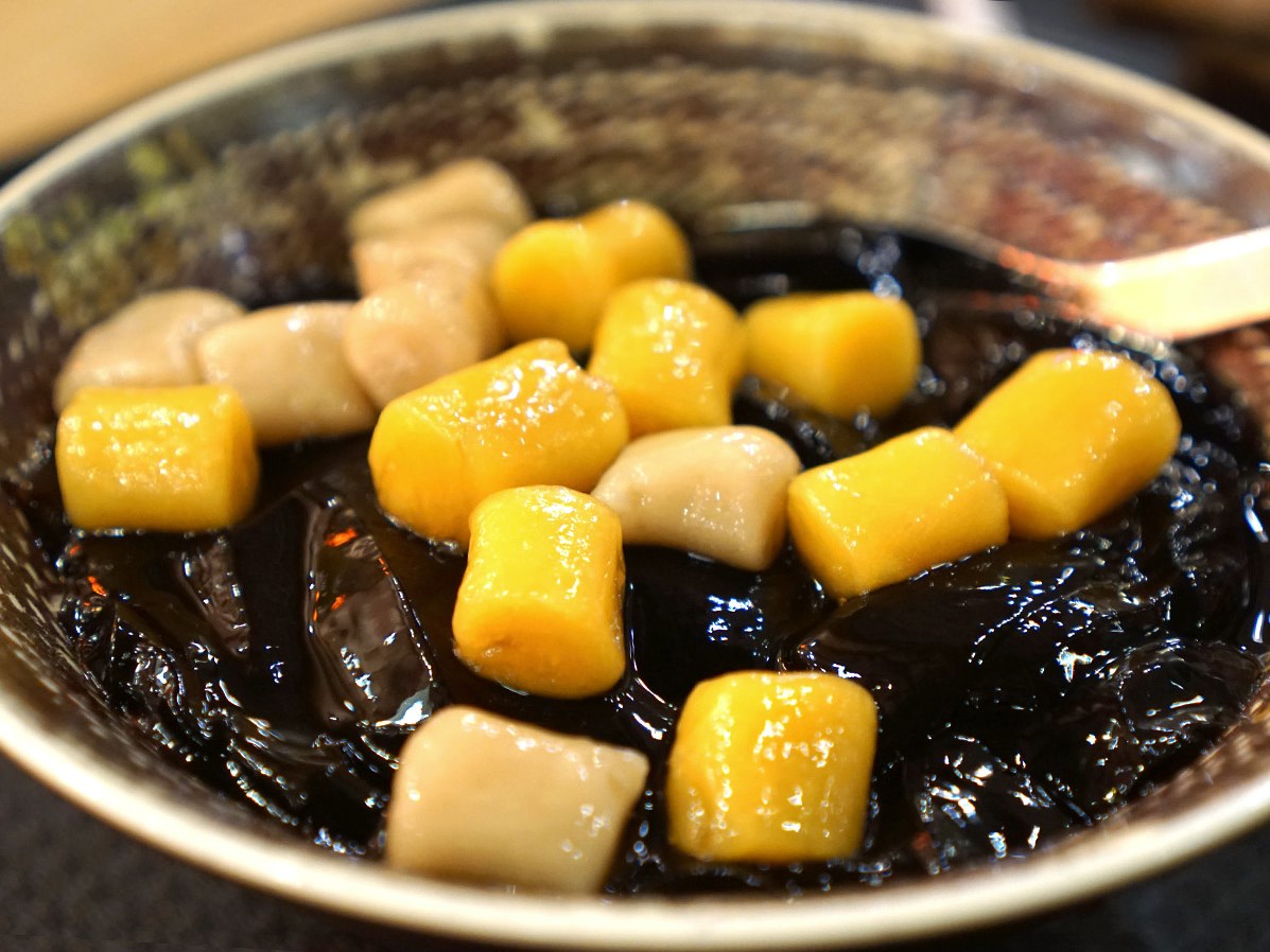 網路傳言「嫩精」恐會致癌，食藥署對此科普其成分並闢謠。（翻攝自食藥好文網）