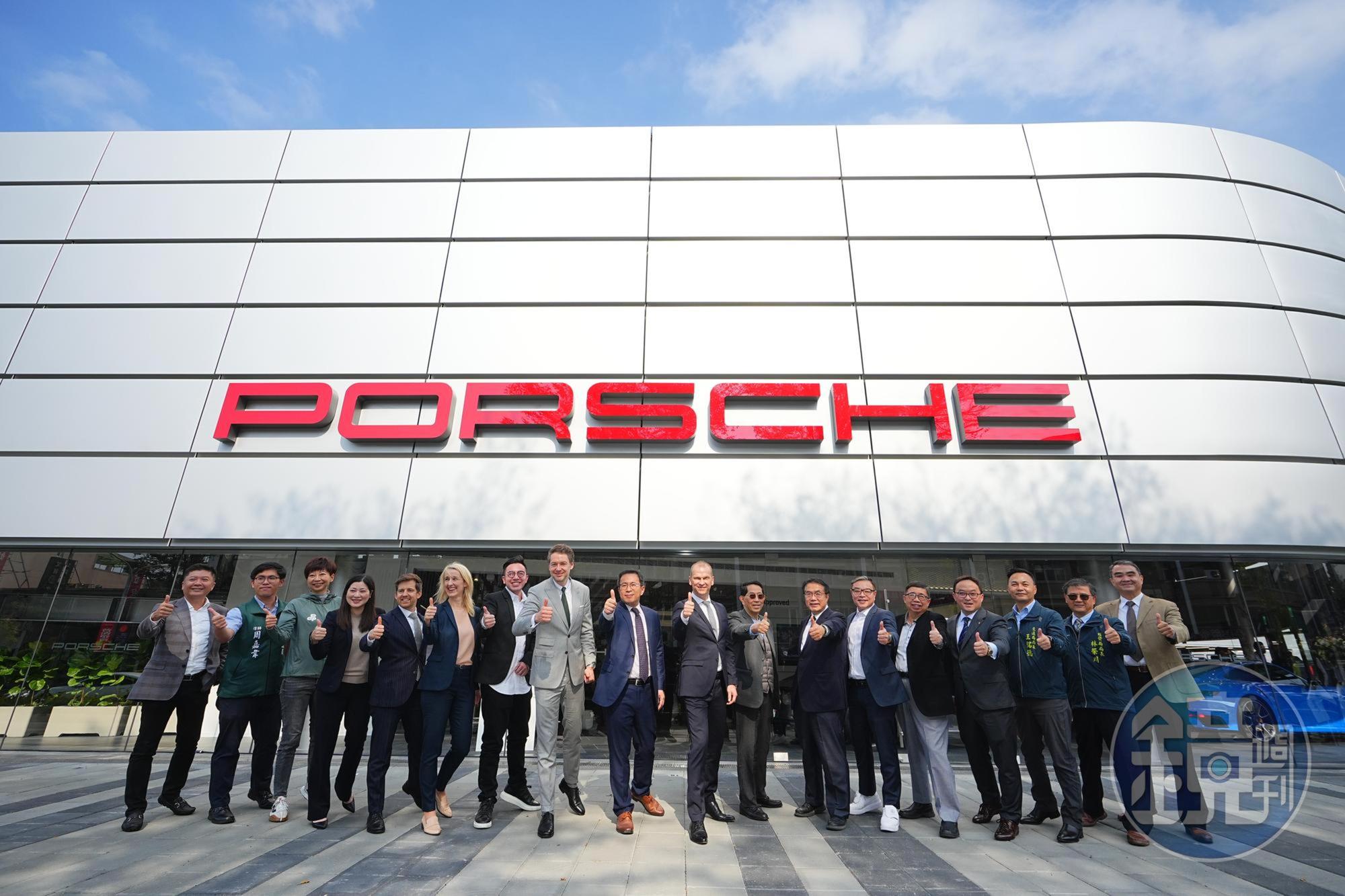 由尚騰汽車集團斥資逾6億元傾力打造的「全新Porsche Centre Tainan台南保時捷中心」今天正式開幕。