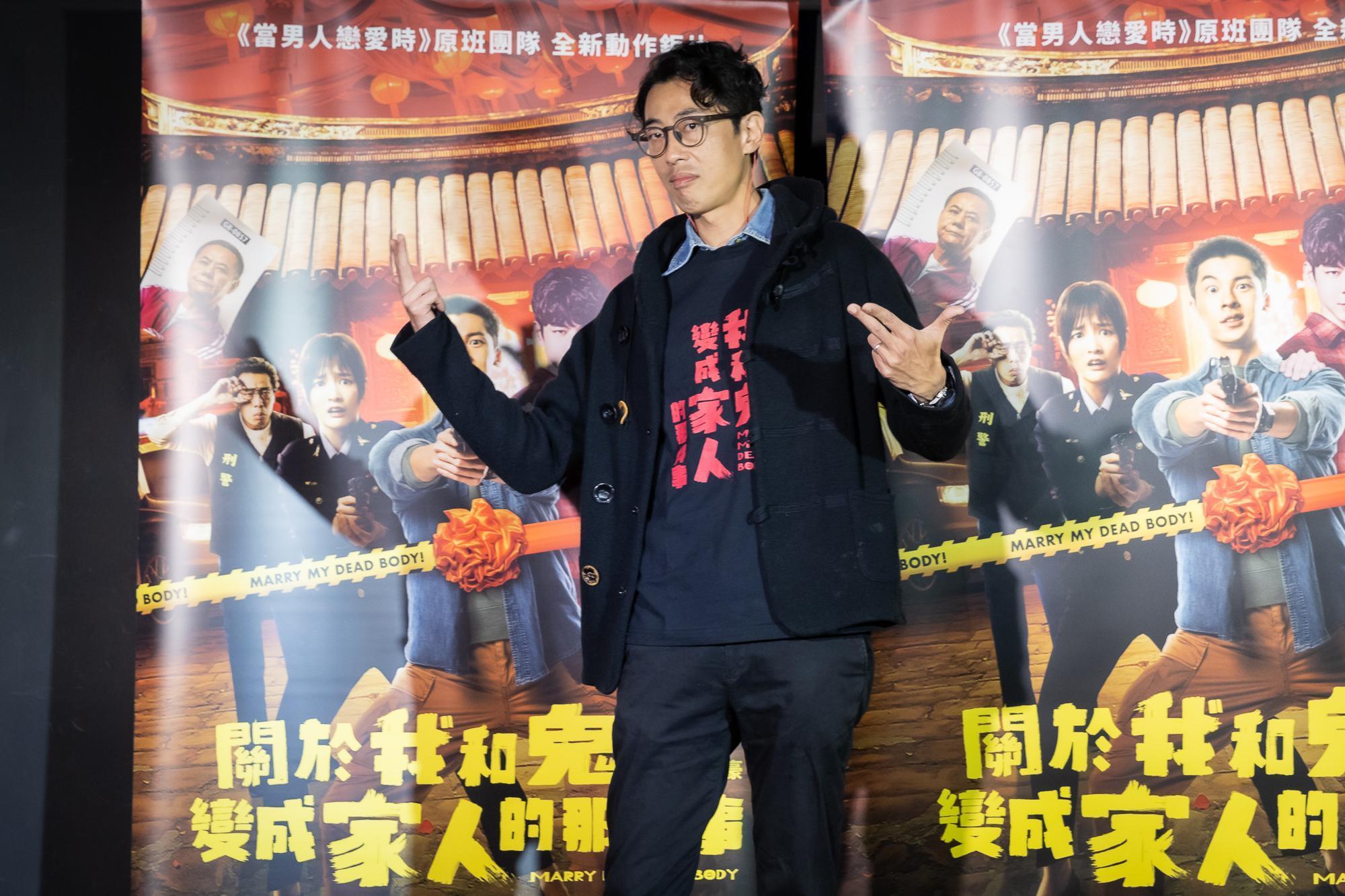片中馬念先慘遭香爐敲頭,該道具香爐就是曾在《當男人戀愛時》把邱澤敲得頭破血流的「阿成香爐」。(金盞花大影業提供)