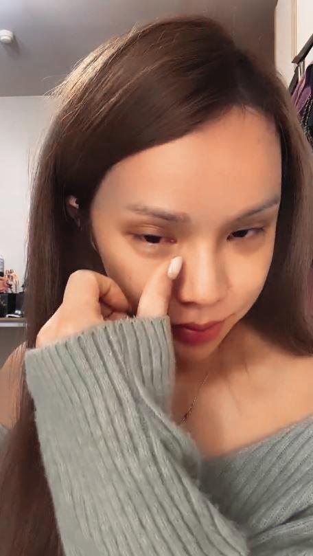 分手當天小A辣就開直播淚訴心境。(翻攝自小A辣IG)