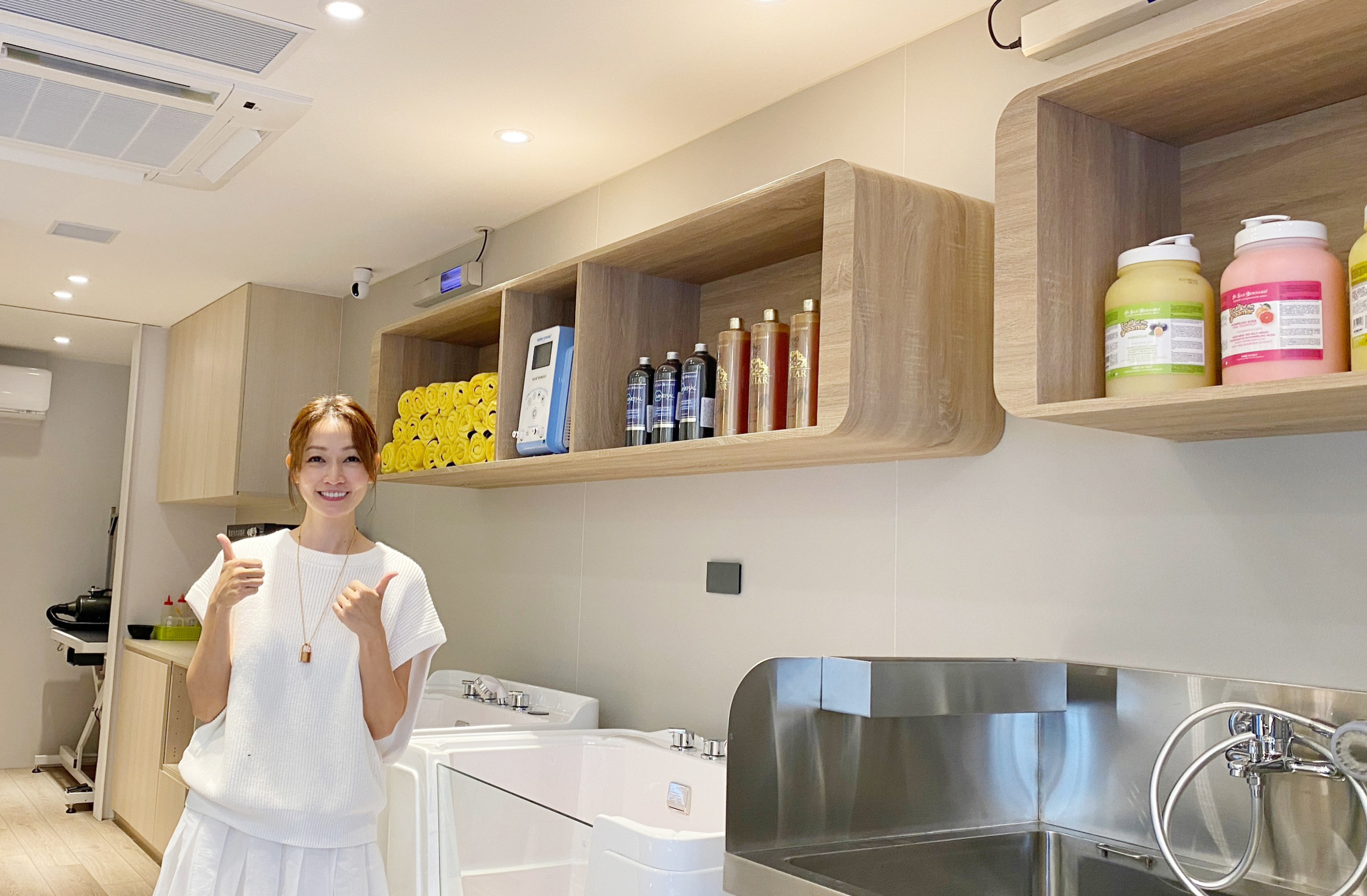 為提供寵物更安心及殺菌的空間，「3天2夜」寵物旅館美容SPA設置殺菌燈。（GOODTHING好品國際提供）