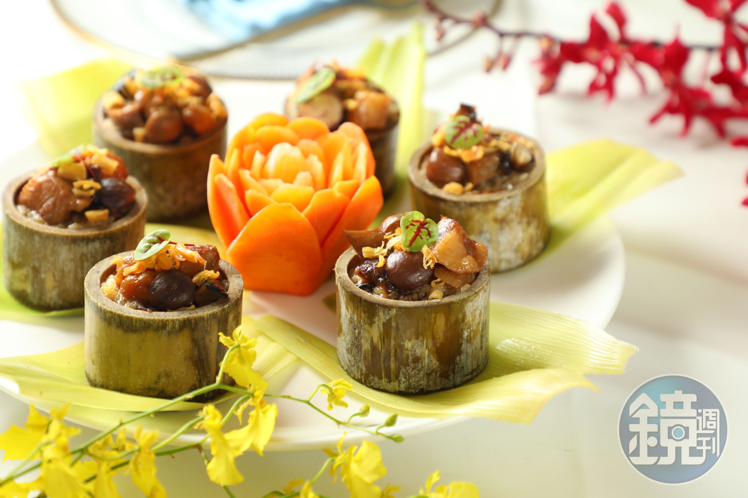 一人一盅的「福氣竹筒飯」，玲瓏可愛。（3,960元6人年菜菜色）