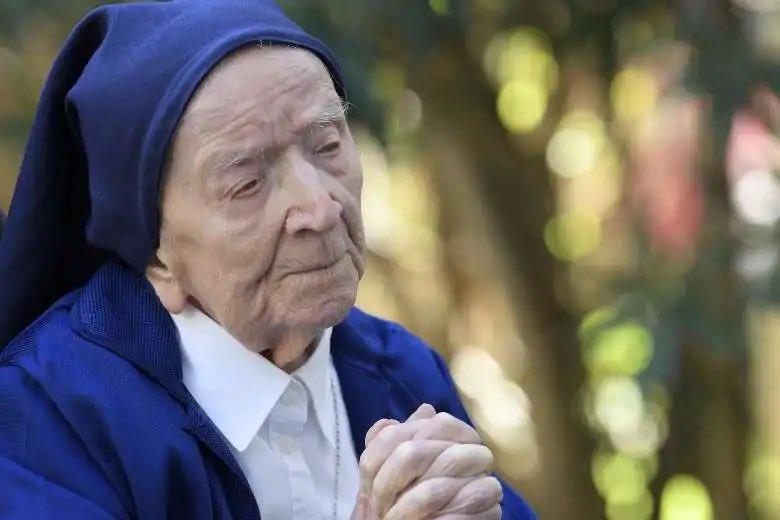 安德烈修女辭世,享嵩壽118歲。(翻攝@CatholicSat推特)