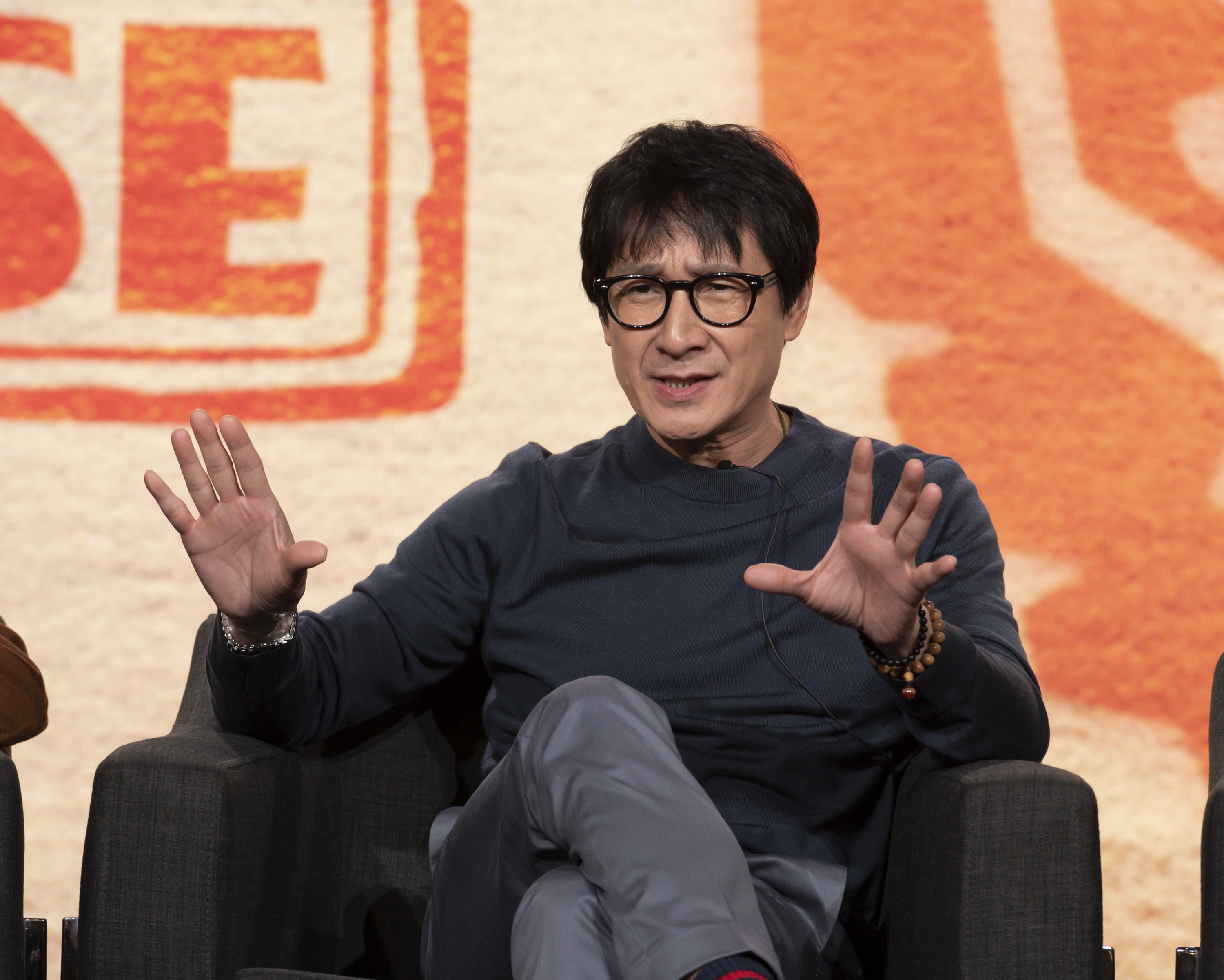 關繼威提到演出90年代，對於亞裔演員的刻板印象，好讓現代觀眾反思與對話。（Disney+提供）