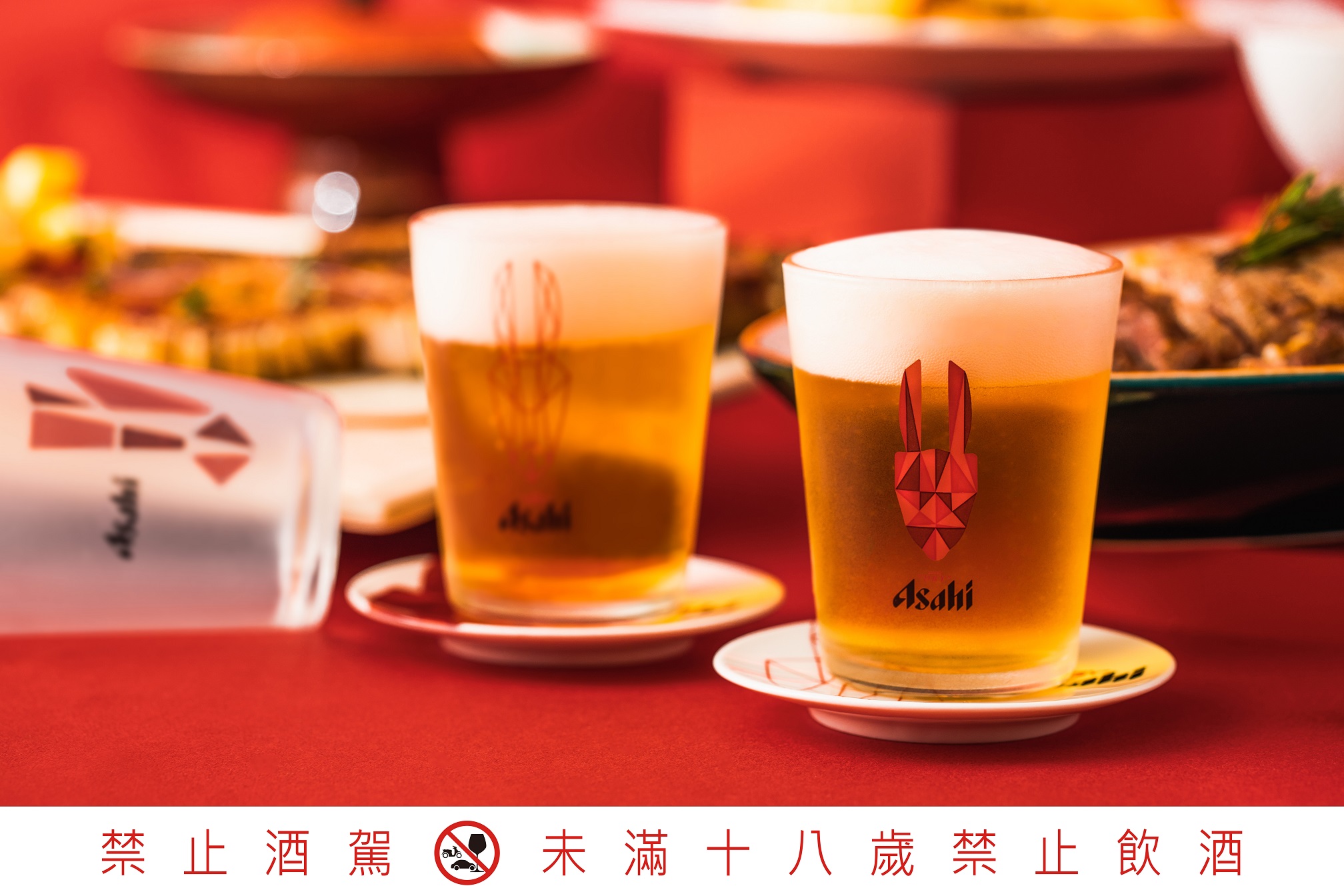 用只送不賣的兔兔台式啤酒杯喝啤酒更加暢快。（臺灣朝日啤酒提供）