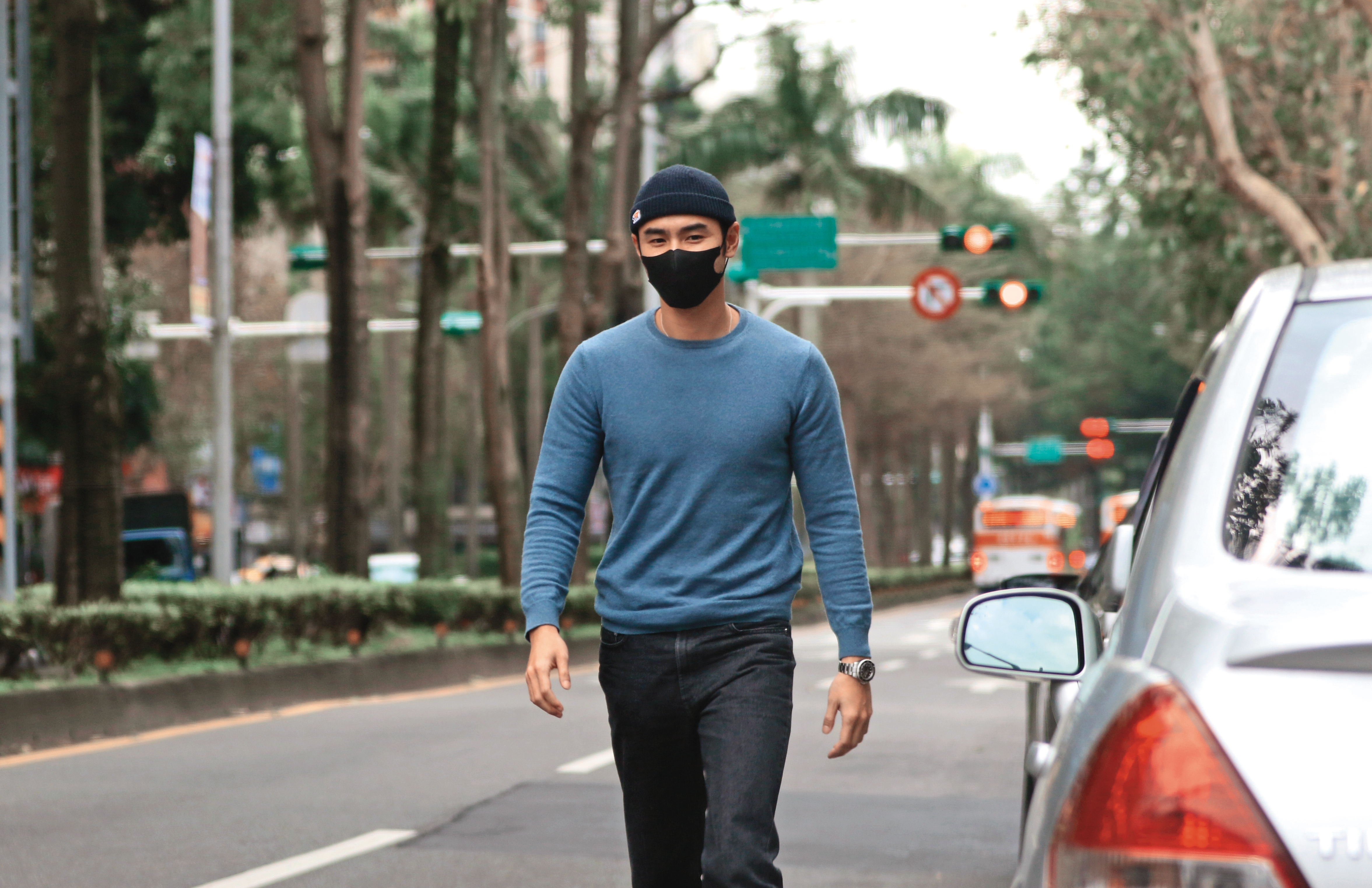 小天把車停好，就一臉笑意朝我們走來說：「趕快回家了好不好，情人節快樂喔，掰掰！」