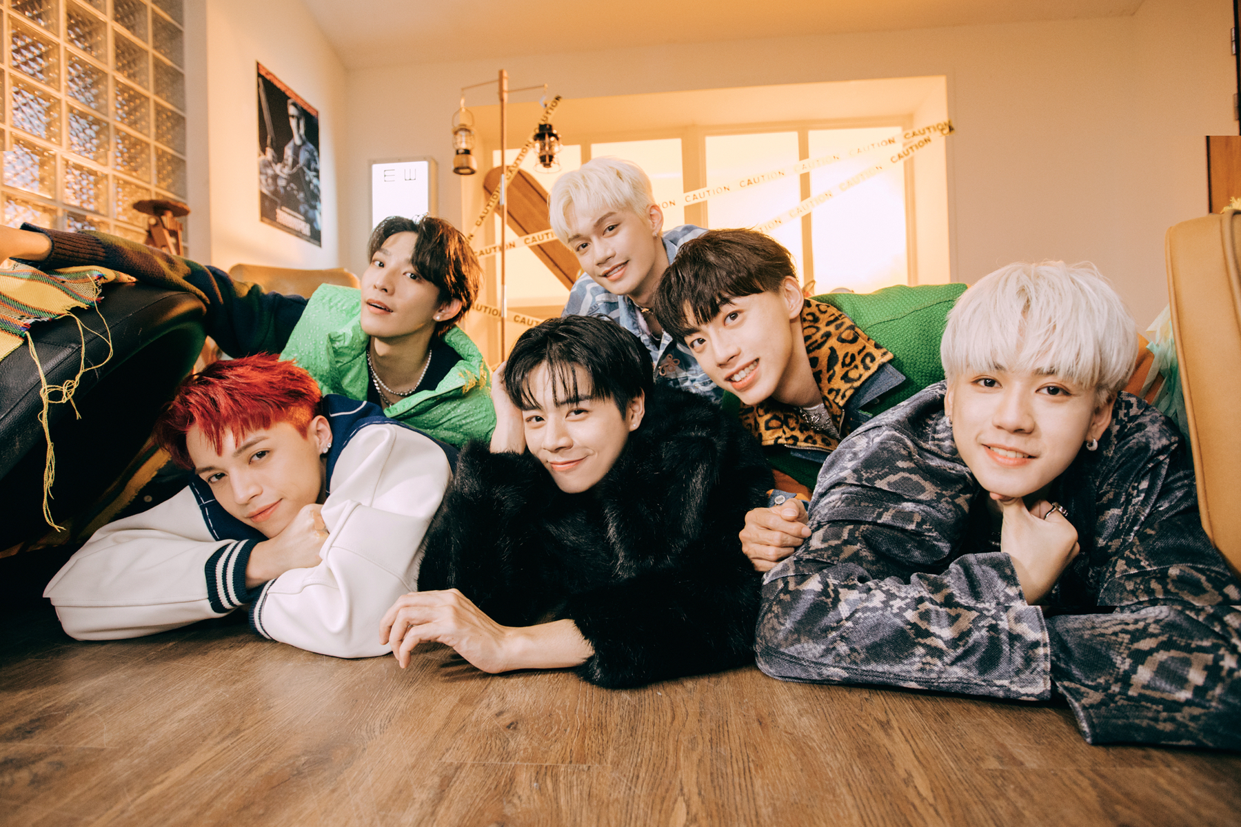 超人氣潮流男團Ozone演唱《HIStory5》片頭曲〈想跟你就這樣靠得越來越近〉MV1/18上架。（索尼音樂提供）