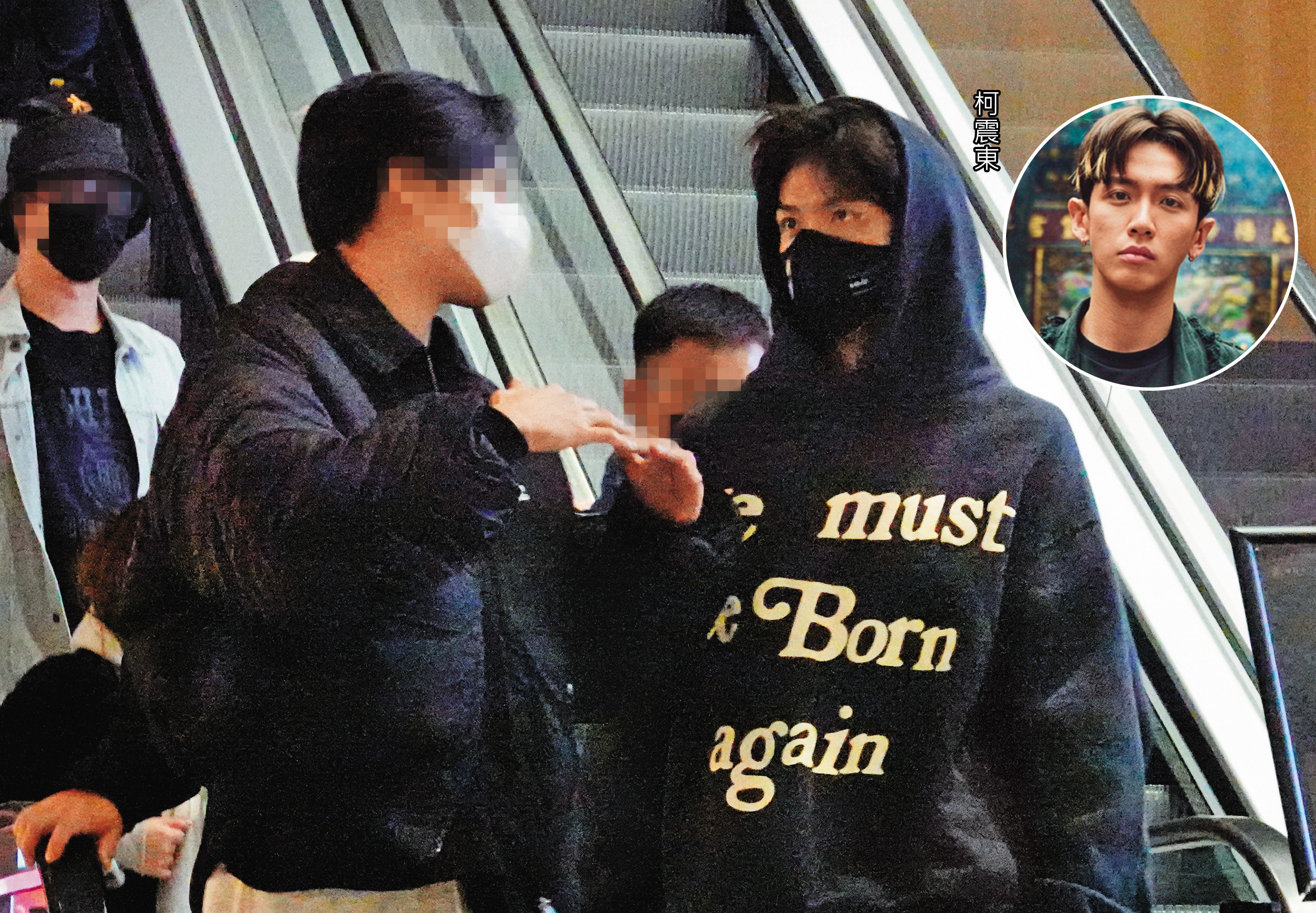 1/16 00:24 散場後從手扶梯下來的柯震東(右),除了口罩不離臉,也把帽T的帽子拉上,全身包得只剩眼睛。