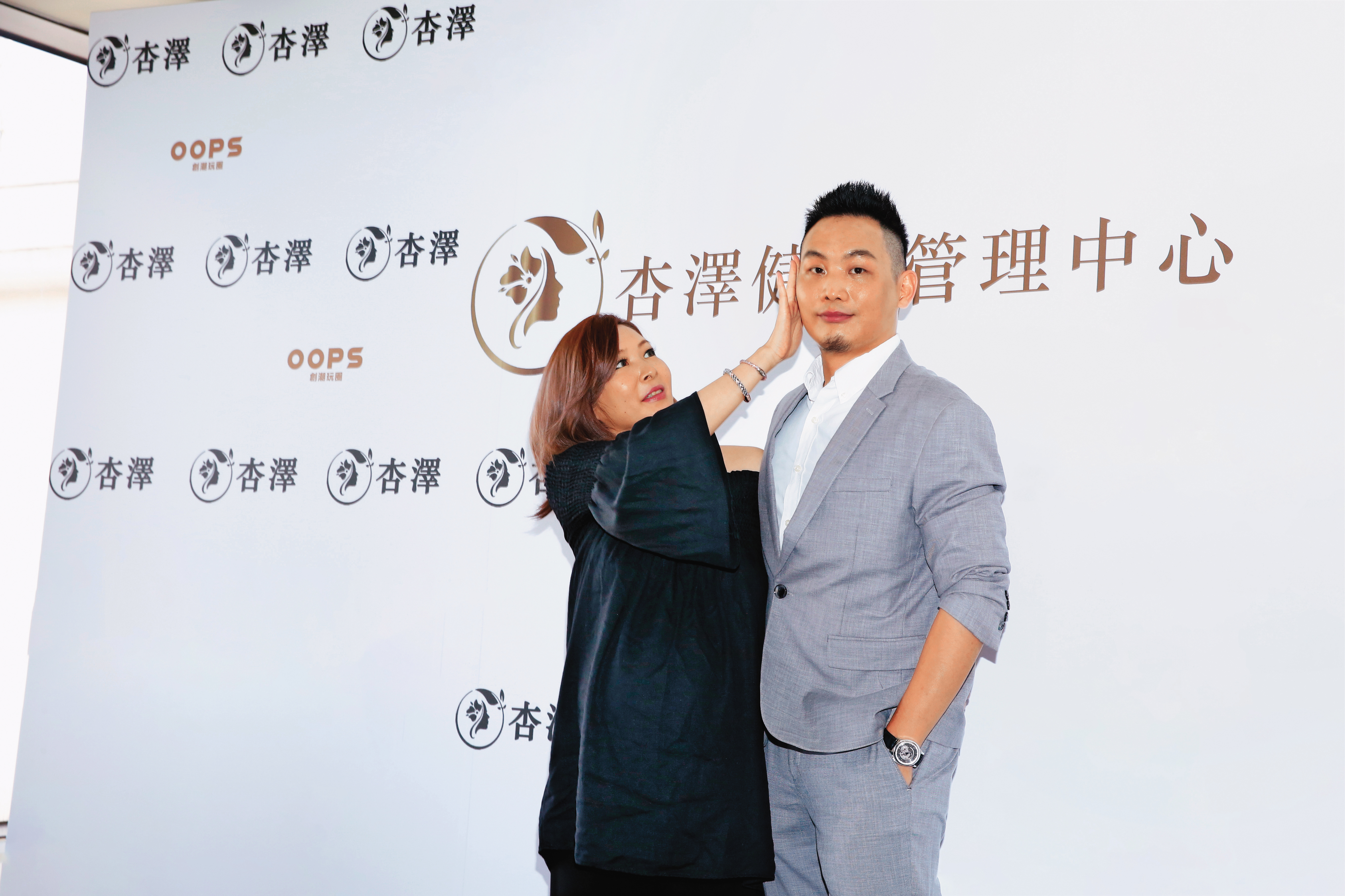 Makiyo（左）出生於1984年6月12日、雙子座，而老公小金（右）小她3歲，雙魚座。