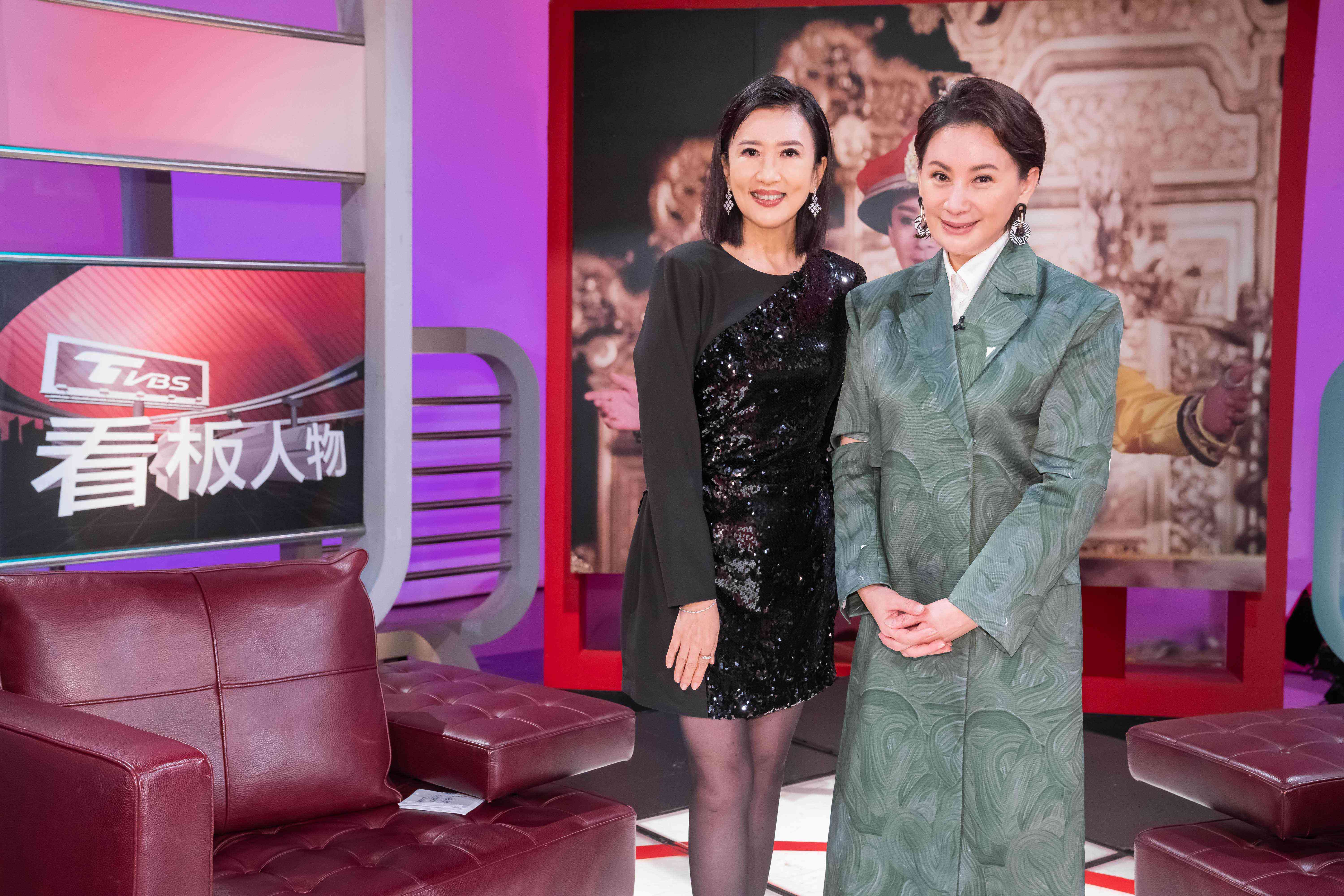 陳亞蘭（右）錄影自曝恩師楊麗花一句話的影響力。（TVBS提供）