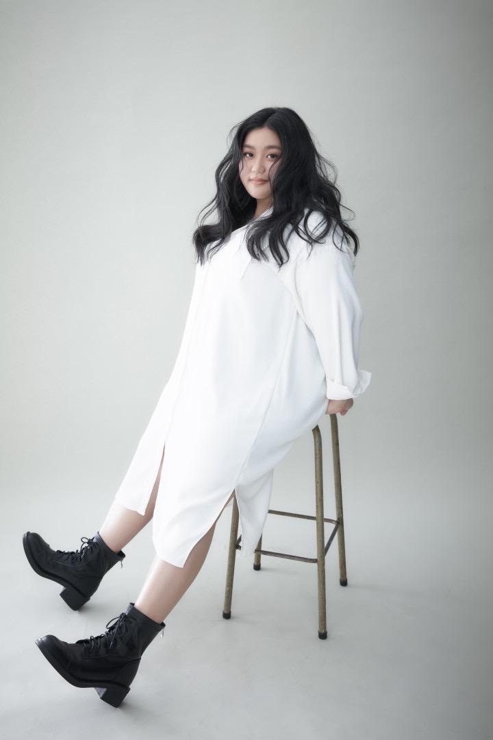 與老公都很有幽默感的蔡嘉茵,將女兒命名為取名「樊內」,希望以幽默諧音(煩捏)的小名讓小孩可以開朗面對未來。(甯聚力文創提供)