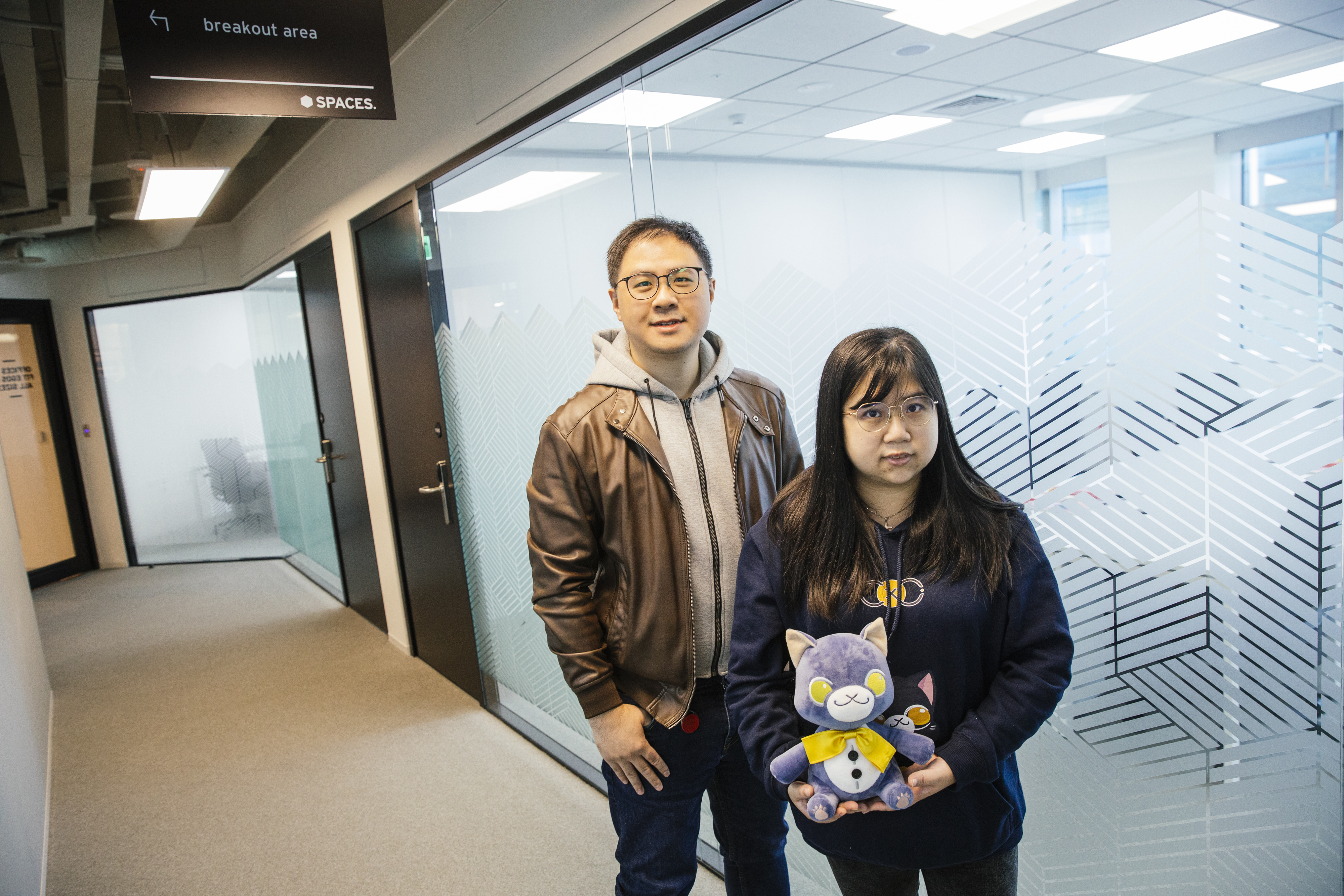 CxC創利市集提供創作者「變現」機會，左起為CxC共同創辦人陳宏睿、王潔英。