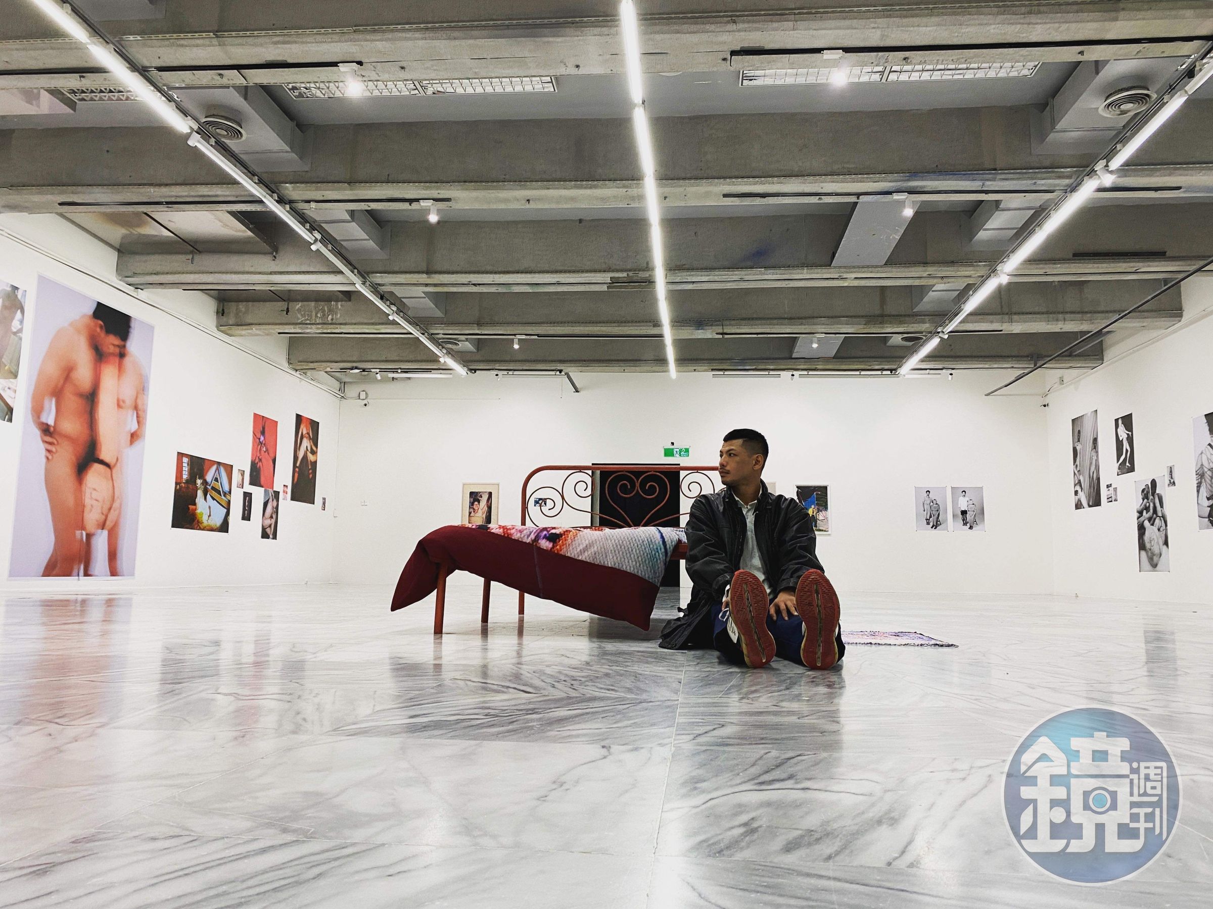 展場中除了暗房,還有明室展示登曼波的攝影作品。(孫梓評攝影)