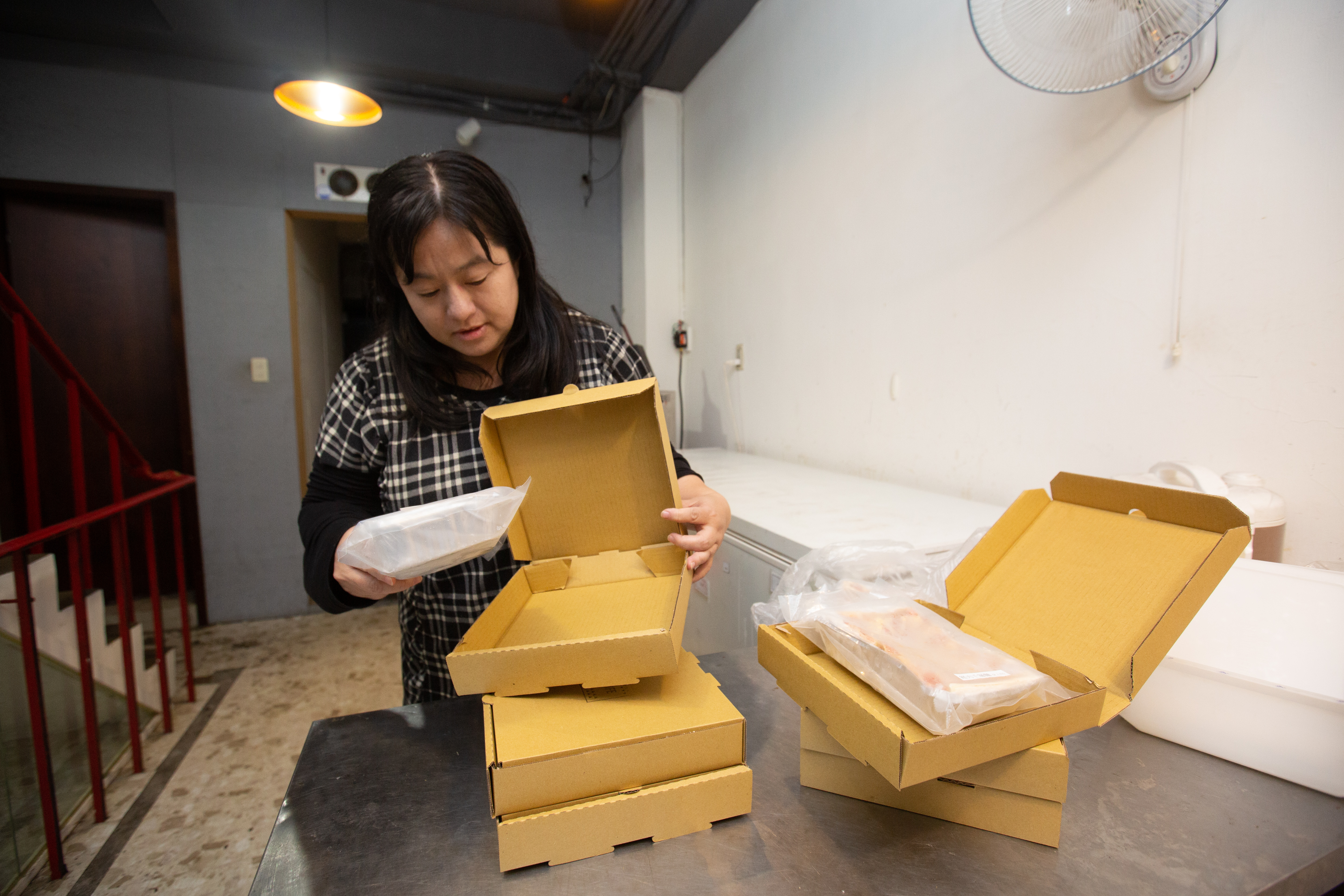 靠冷凍包挺過疫情，手工pizza曾創下一團就出400片的佳績。