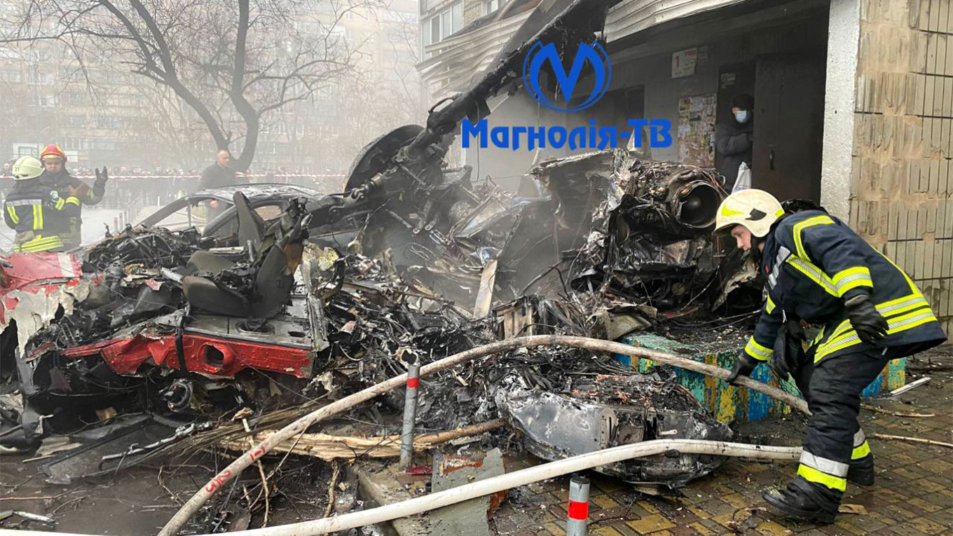 烏克蘭內政部長墜機身亡，官員等16人罹難！驚悚影片曝光。（翻自《莫斯科時報》）