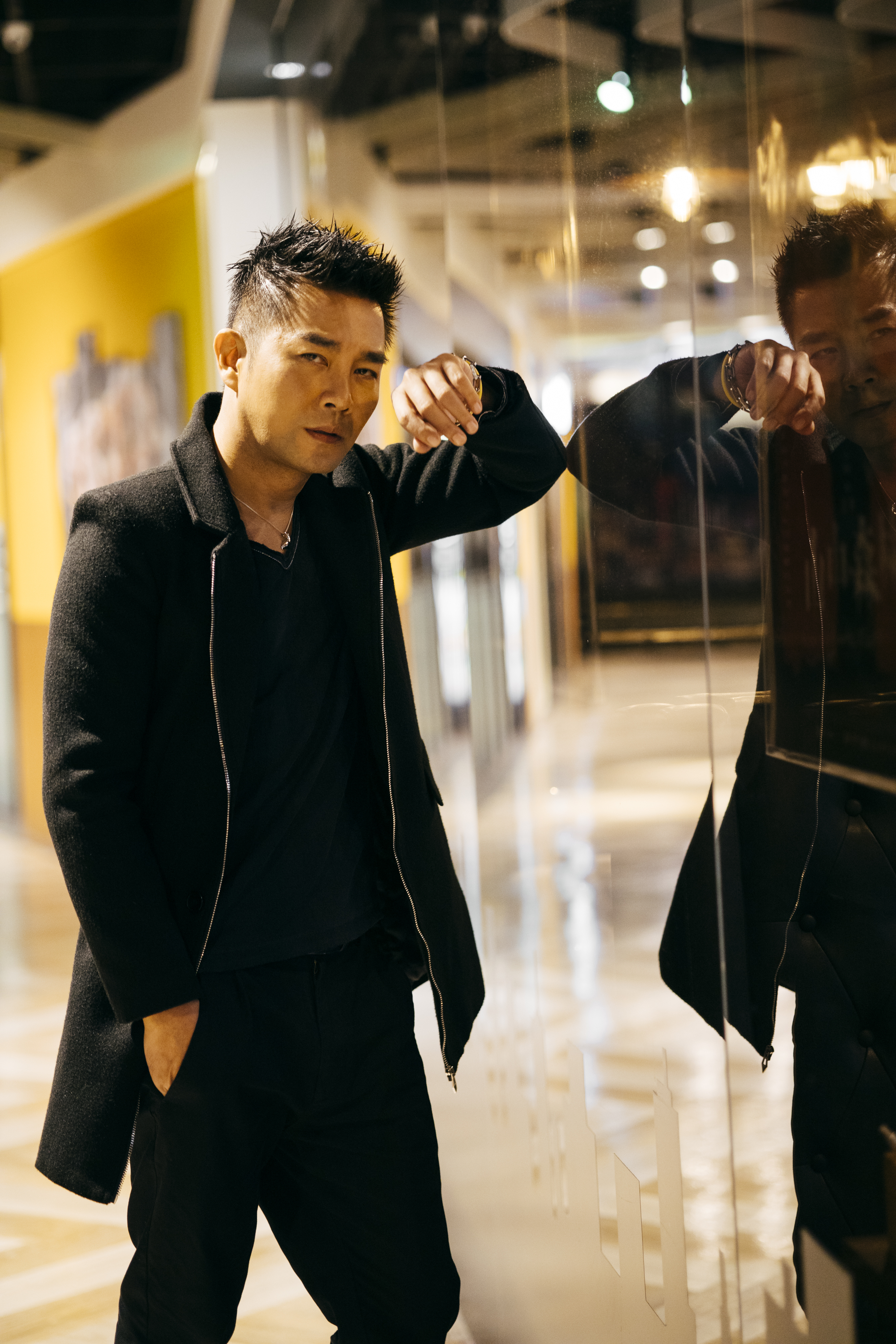 承均自嘲「天生壞人臉」,但他的氣場就是夠強大,演起反派或大哥特別有說服力。