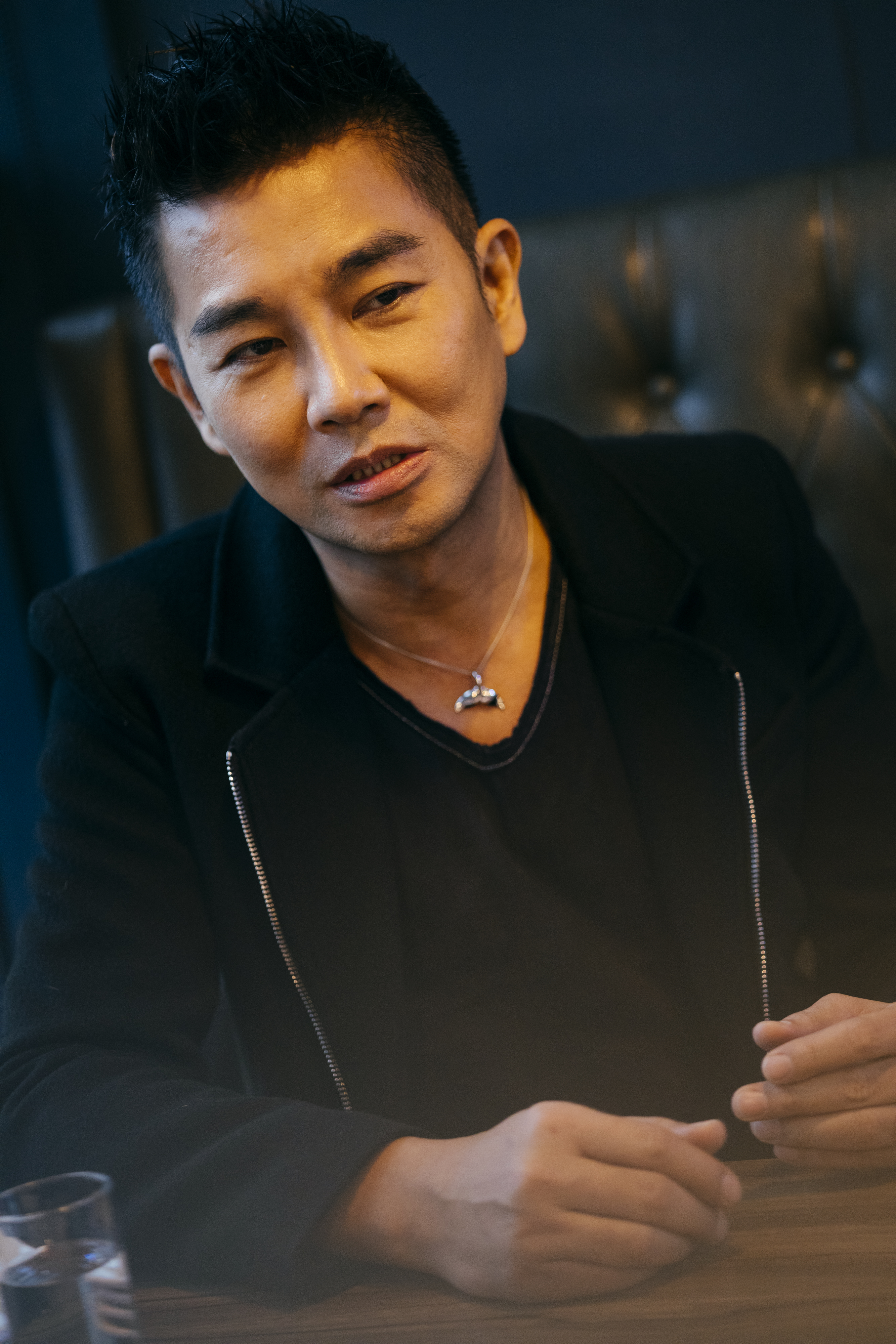 謝承均透露在《山中森林》一場被陳德容掌摑的戲,他被打到臉整個紅起來。