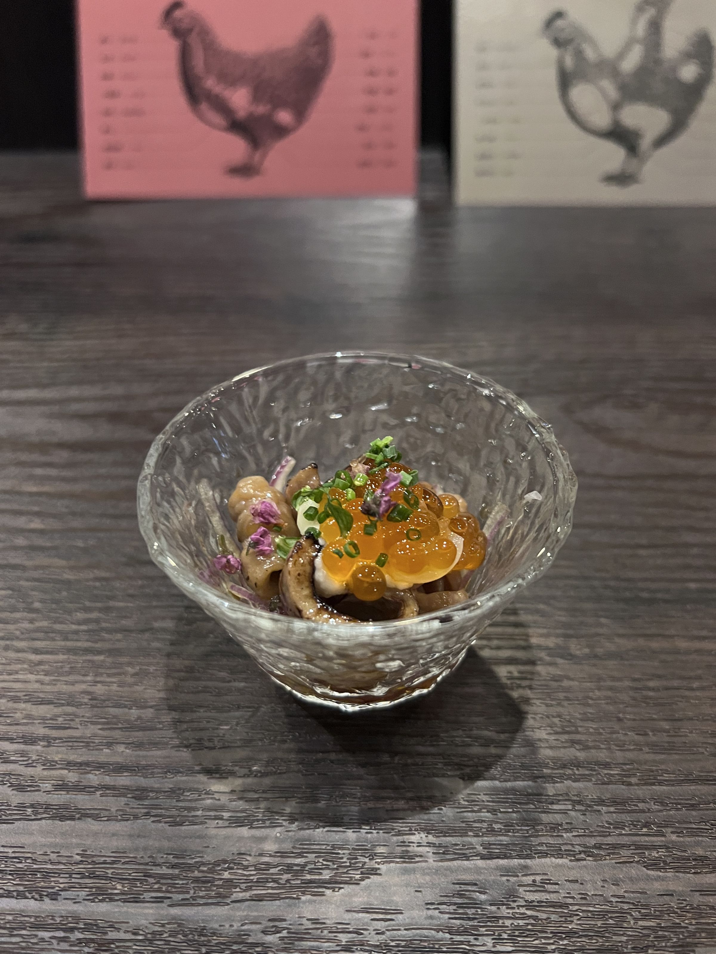 前菜金璟雞「雞頸皮」搭配陳醋打開胃口。
