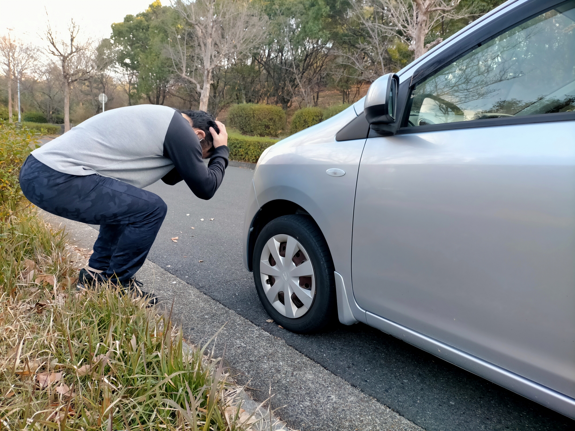 高雄一名男子在酒店樓下與人起衝突，被當街追打還遭車撞，沒想到最後和加害人成為朋友。（示意圖，photoAC提供）