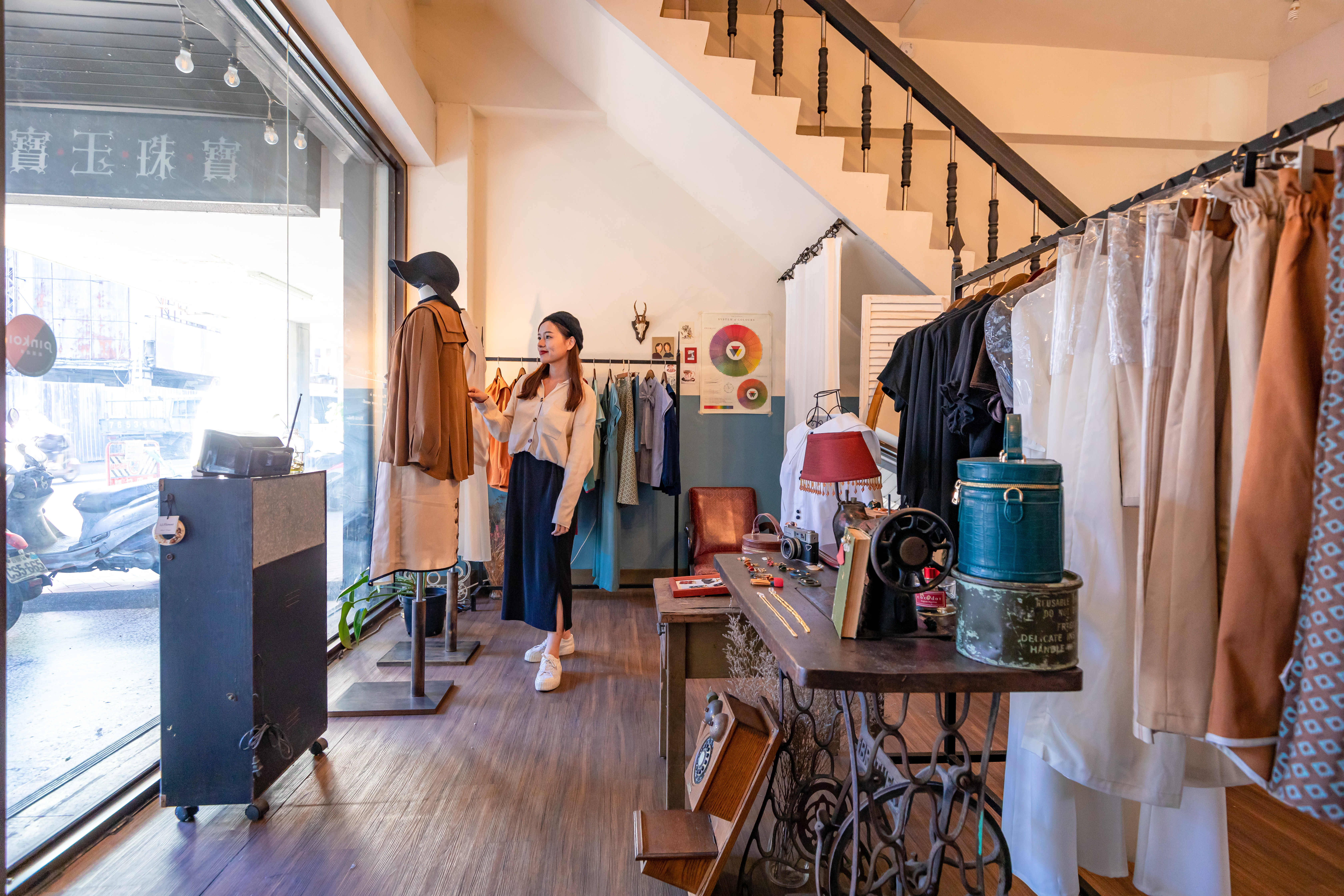 「講話Telling」是一間主打人工打版、手工製成、少量生產的服裝工作坊。