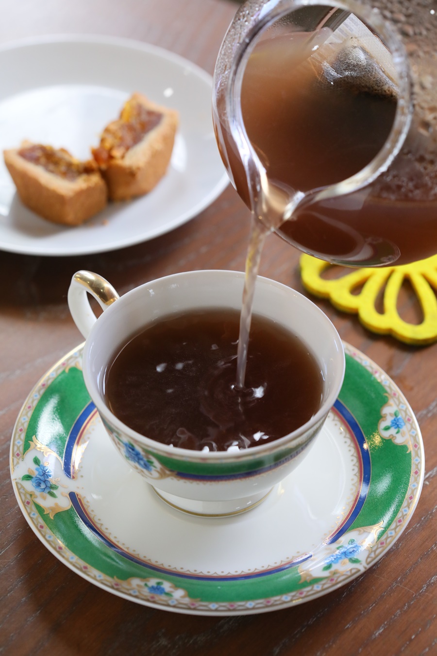 無咖啡因的養生茶「牛蒡黑豆茶」。（150元／壺）