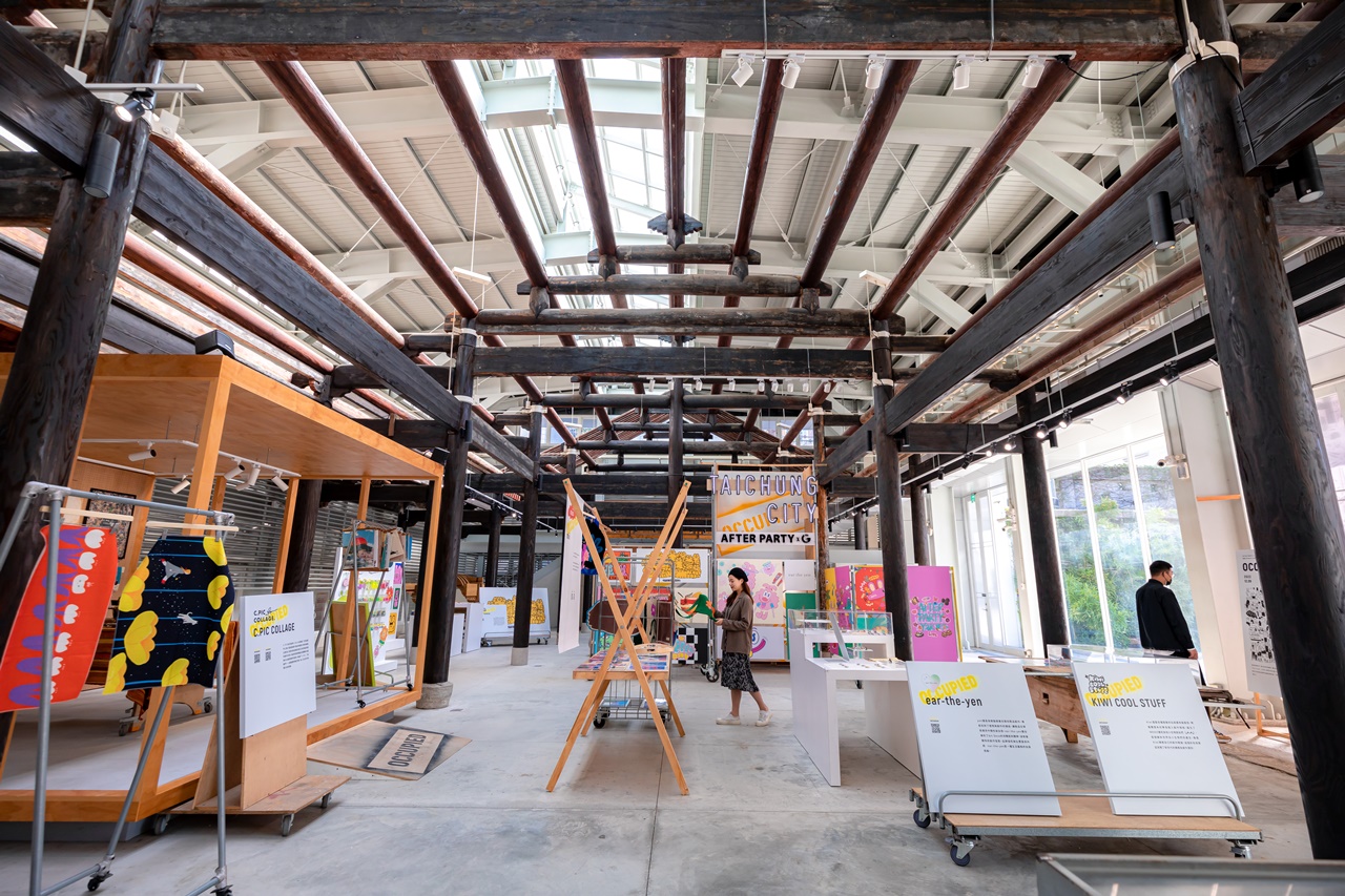 「台灣府儒考棚x中島GLAb」新一季策展，邀請許多新生代品牌共同參展，讓遊客感受春青無敵的 「AFTER Y2K」風潮對話。
