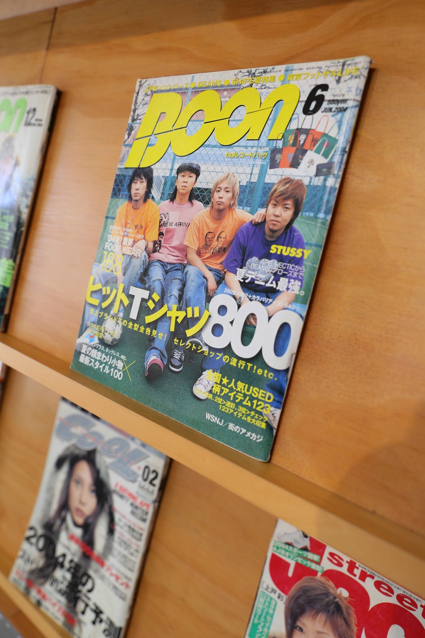 配合千禧年主題，雜誌牆也換上當年時下最流行的日本雜誌。