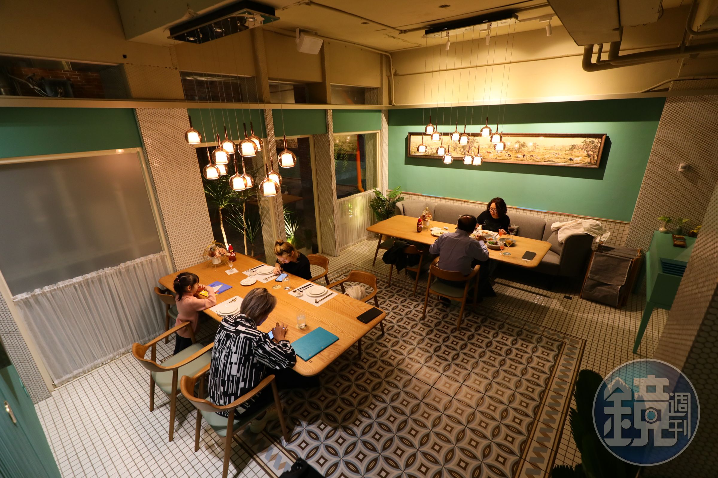 「柳梢青」翻轉老派印象，打造一間讓年輕人想來「約會」的中餐廳。