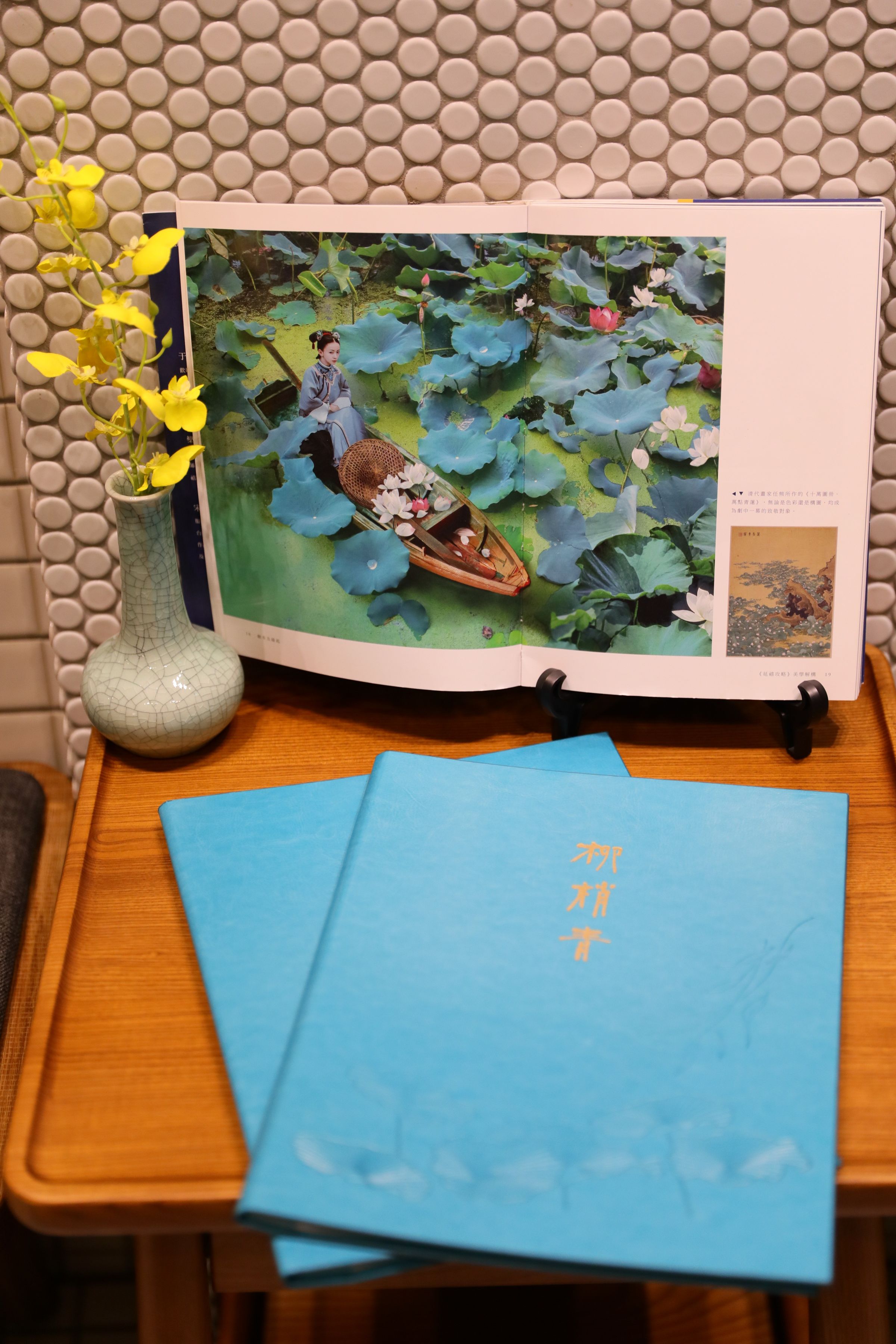 從古裝劇《延禧攻略》色彩美學為靈感，店內以綠柳青芽為主色，整間店翠色欲滴。