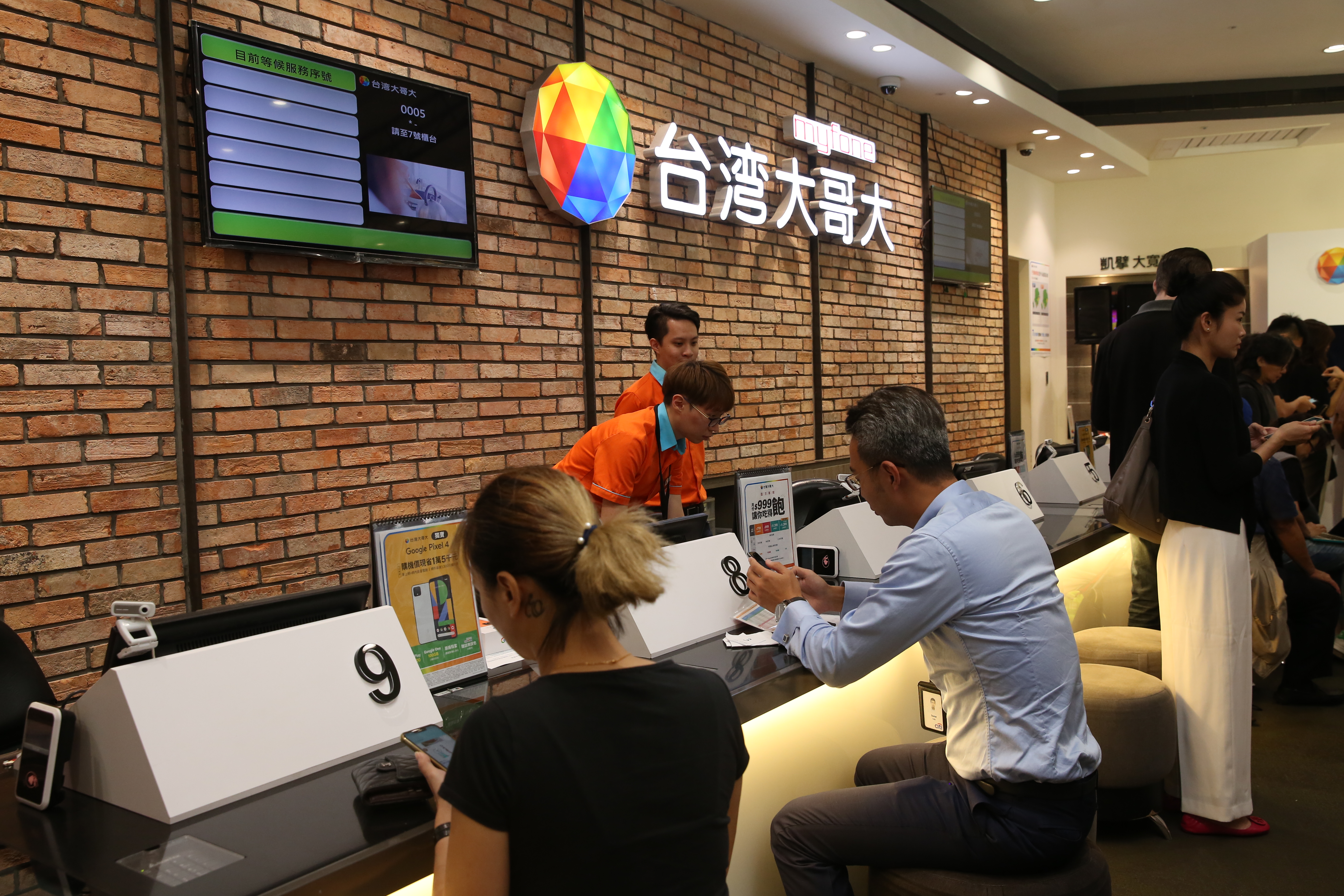 NCC有條件通過台台併，台灣大對無償繳回頻寬超標一事大為不滿。