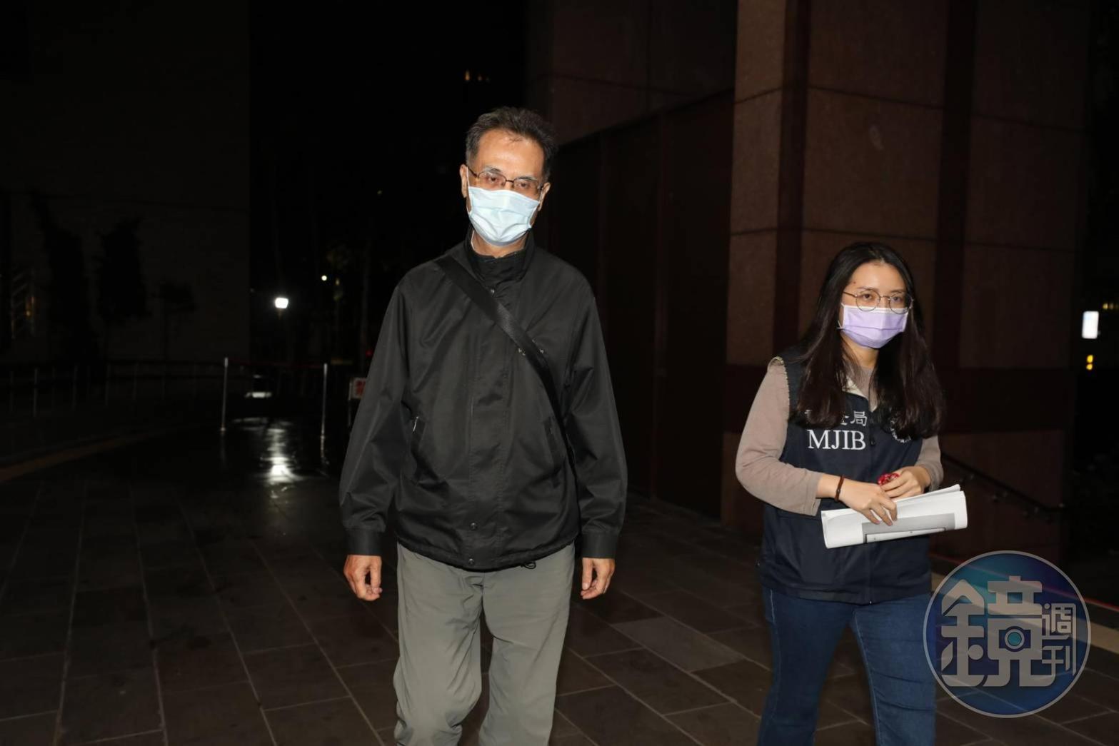 衛福部健保署前主祕葉逢明(左)涉嫌洩漏被保險人個資,今被檢方二度約談,後以10萬元交保。(本刊資料照)