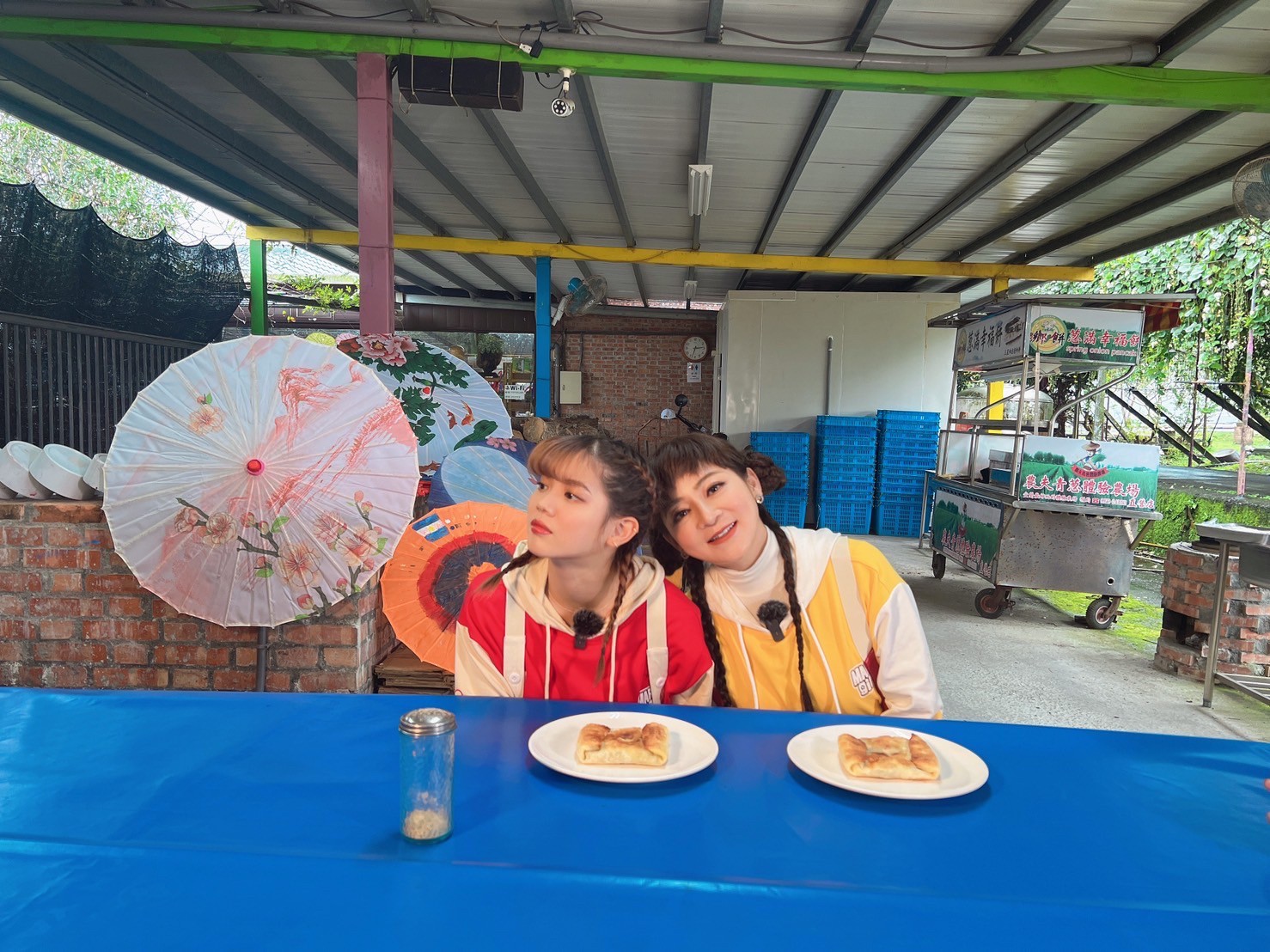 王彩樺與女兒黃于庭一起主持節目。（三立提供）