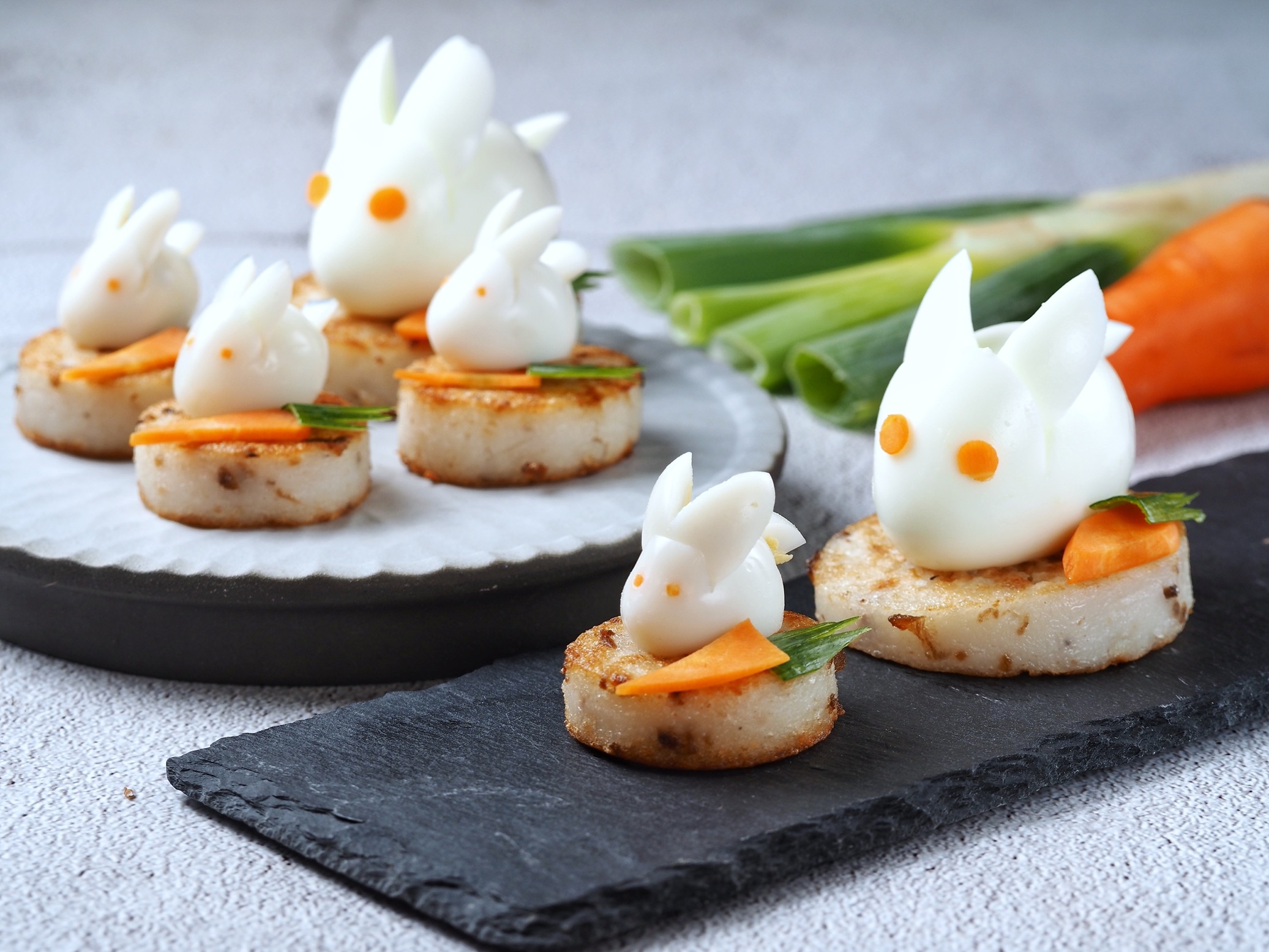 用蘿蔔糕加蛋做成小白兔，今年年夜飯的貢獻度刷好刷滿。