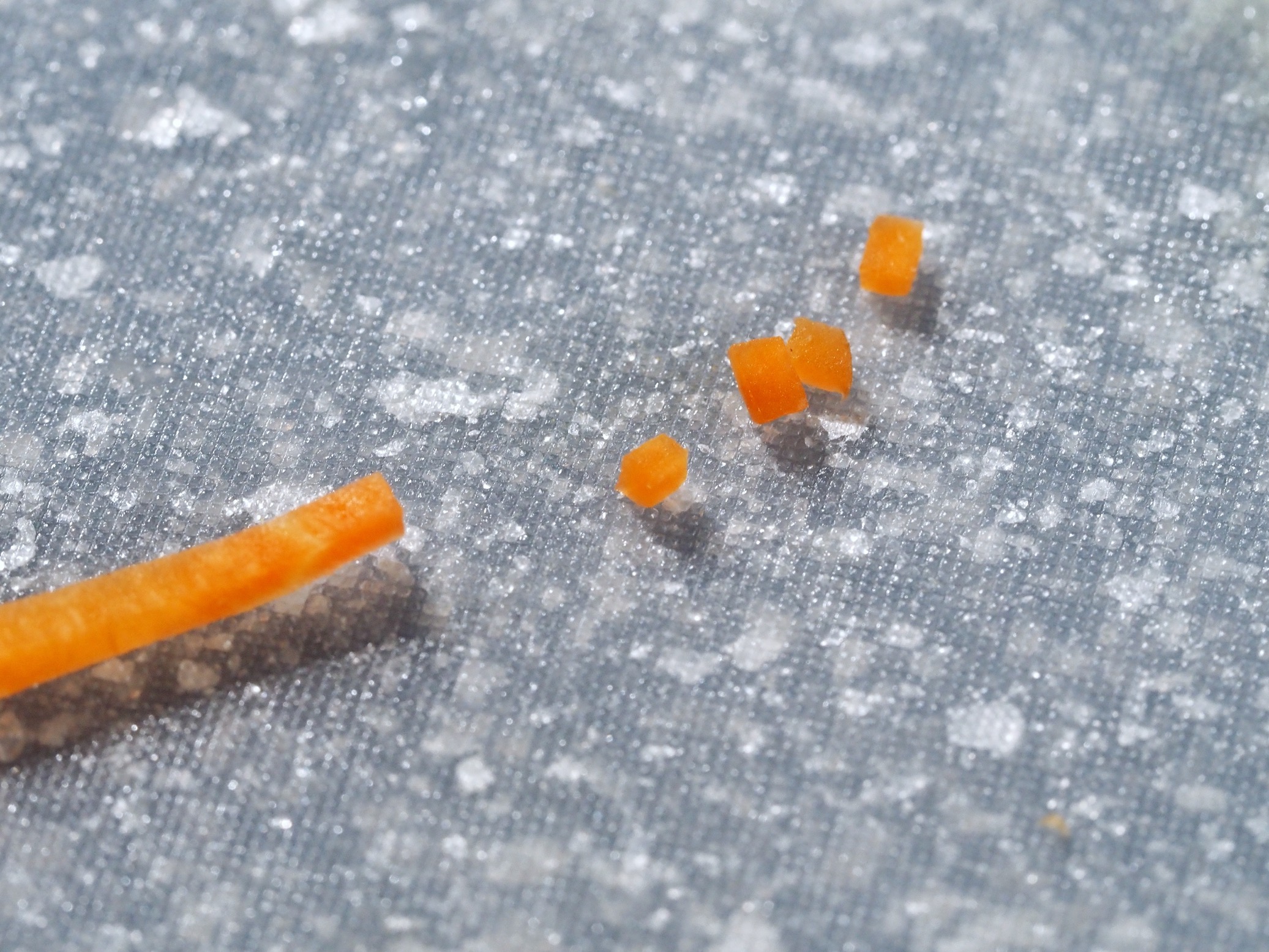 切出小末末備用。
