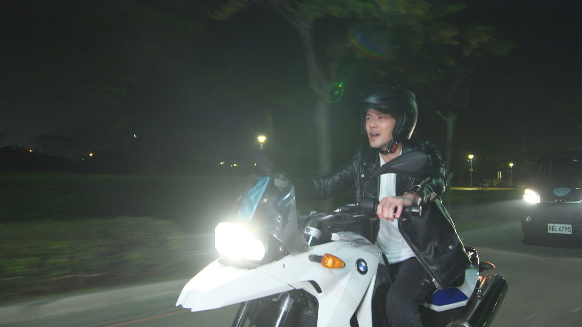 《市井豪門》黃文星車禍重頭戲,劇組花費6位數字並封街完成拍攝。(民視提供)