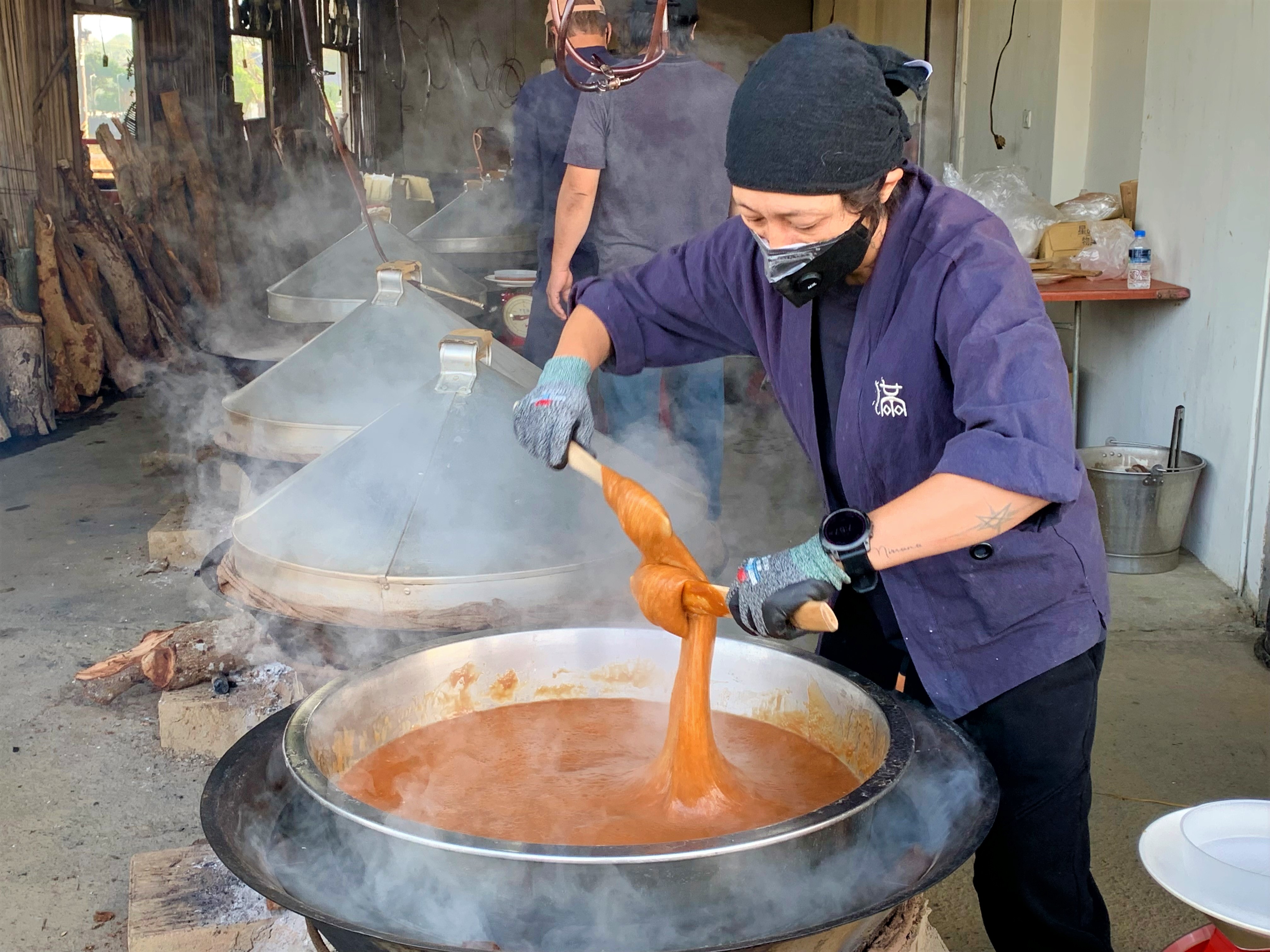 「滿金商行」只有在農曆新年的前3週，才會製作柴燒年糕，錯過就要等明年。