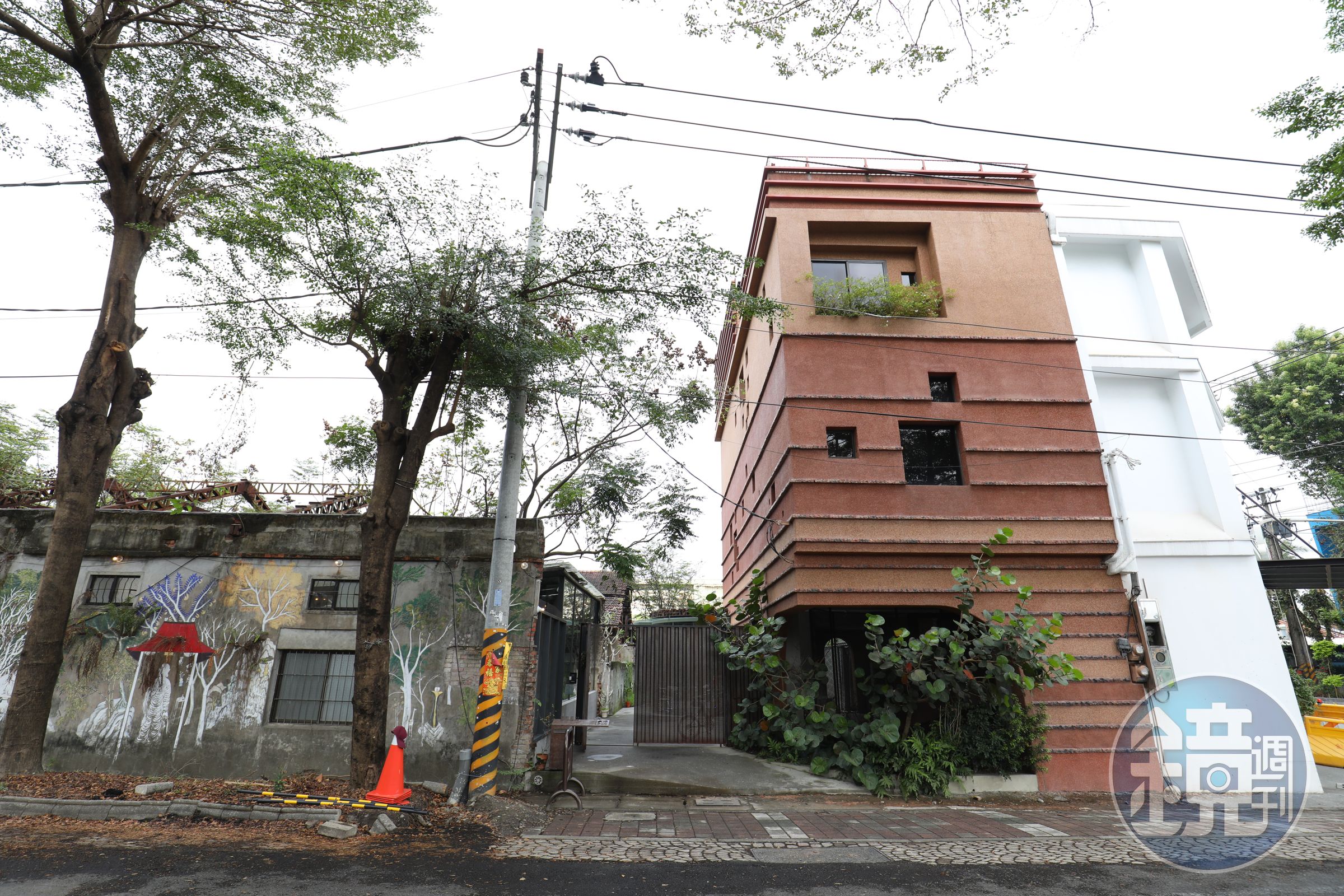 「德旅店」所在的老屋建於1949年,曾經是糧食局辦事處,也是德興碾米廠創辦人張德財的起家厝。