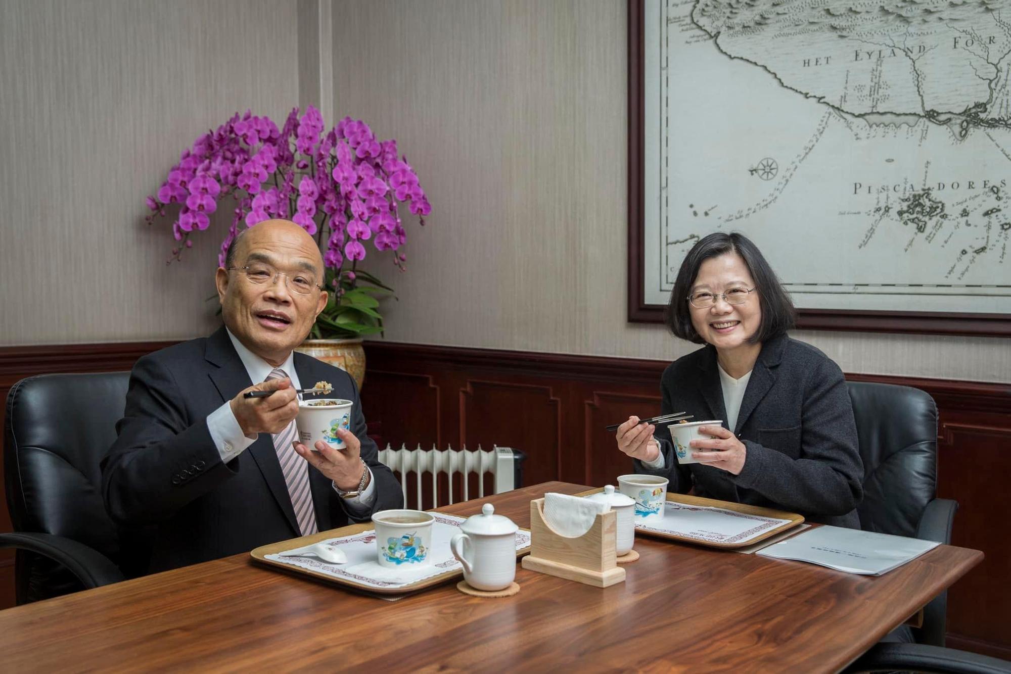 針對蘇貞昌(左)請辭閣揆,總統蔡英文(右)今也對其發文感謝,並稱會用最快的時間讓新內閣團隊上任。(翻攝自蔡英文臉書)