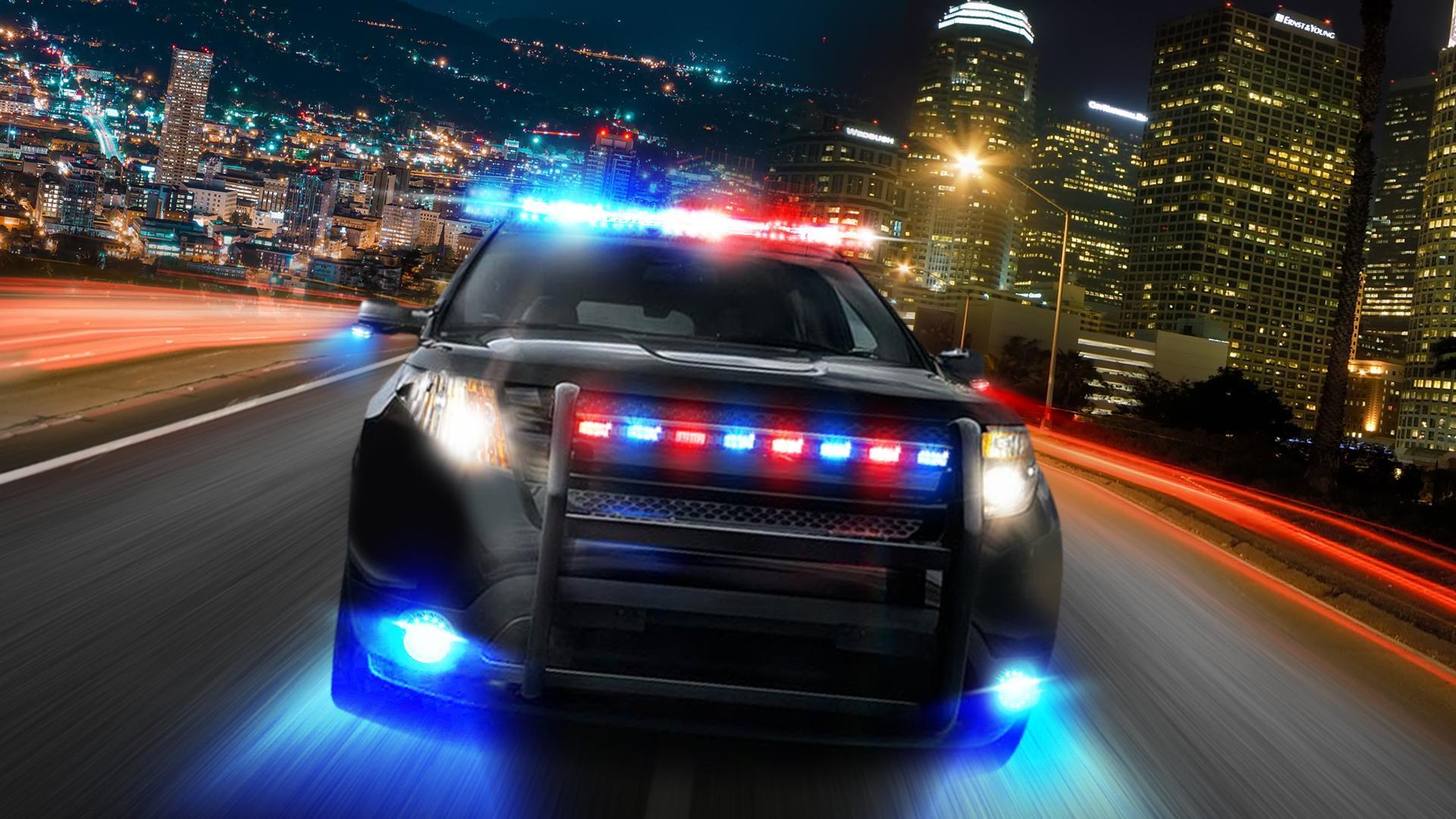 2004年獨家開發高功率LED雙色模組警示燈，可讓燈具自由切換紅、藍光的模組，引領全球潮流，打入美國市場。（翻攝巨輪官網）