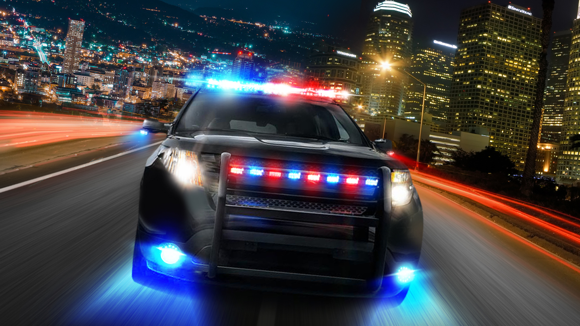 2004年獨家開發高功率LED雙色模組警示燈，可讓燈具自由切換紅、藍光的模組，引領全球潮流，打入美國市場。（翻攝巨輪官網）
