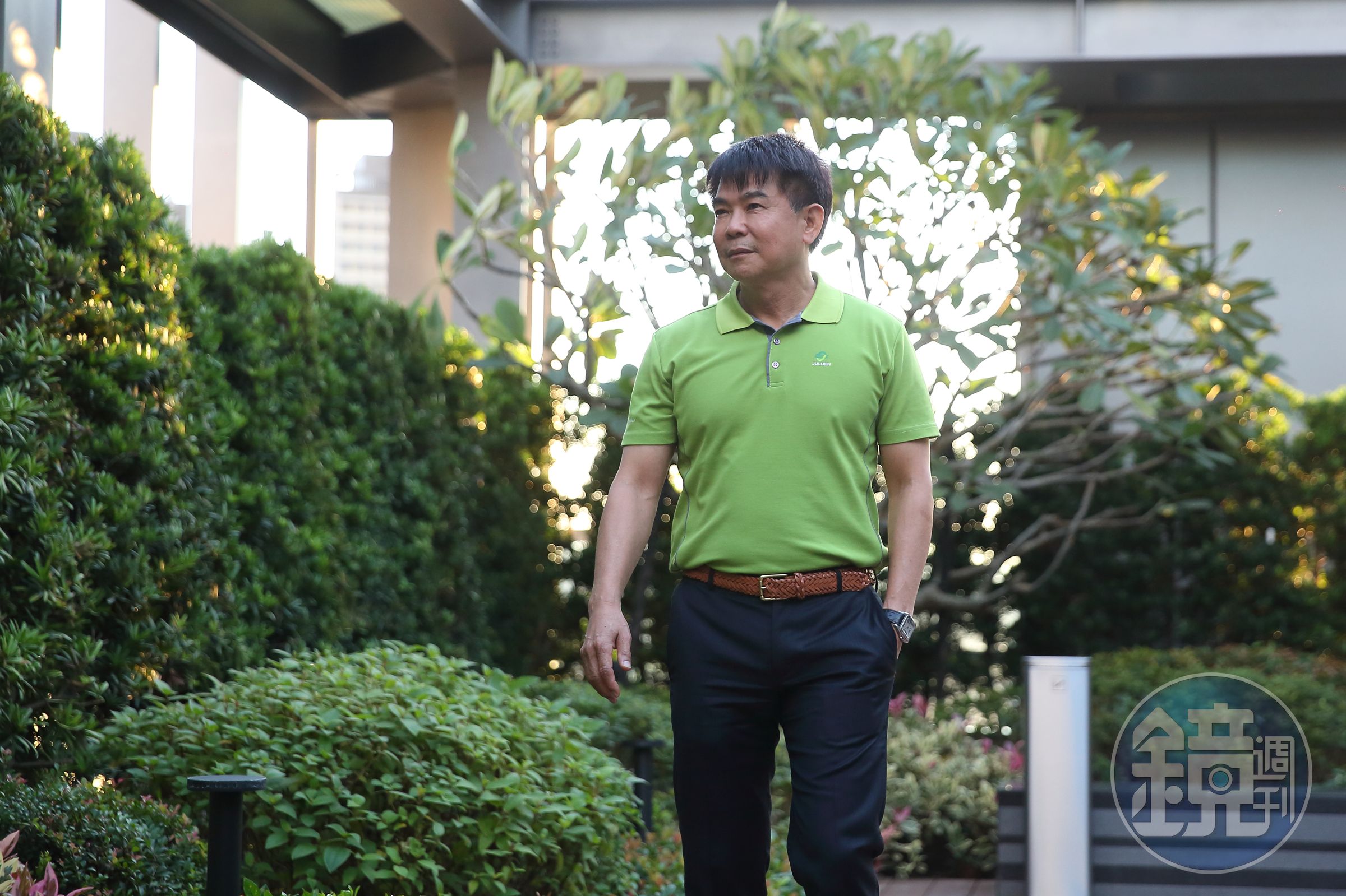 感謝妻子一路以來的支持，陳正忠在公司的空中花園種了一棵太太最愛的雞蛋花。